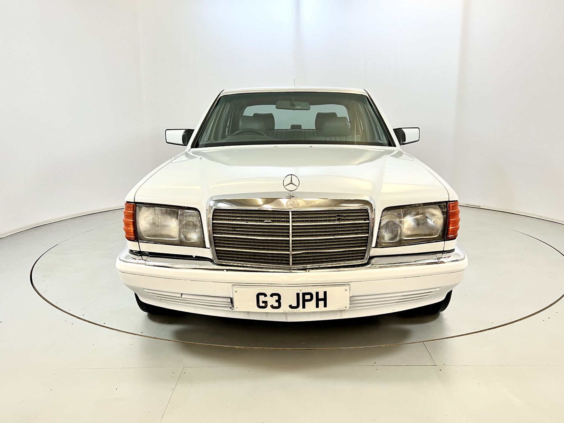 Mercedes 300SEL - Image 2 of 34