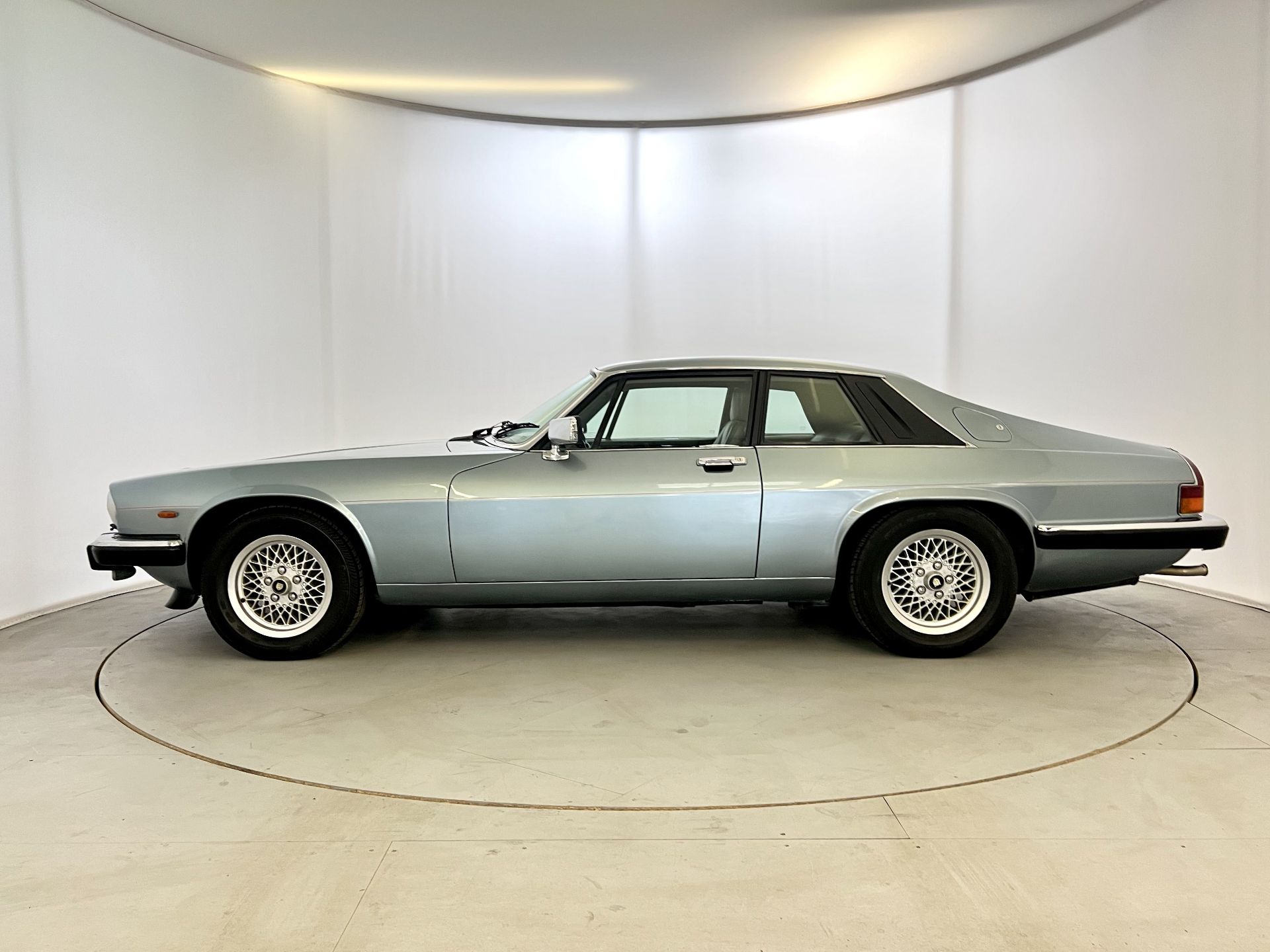 Jaguar XJS V12 - Image 5 of 30