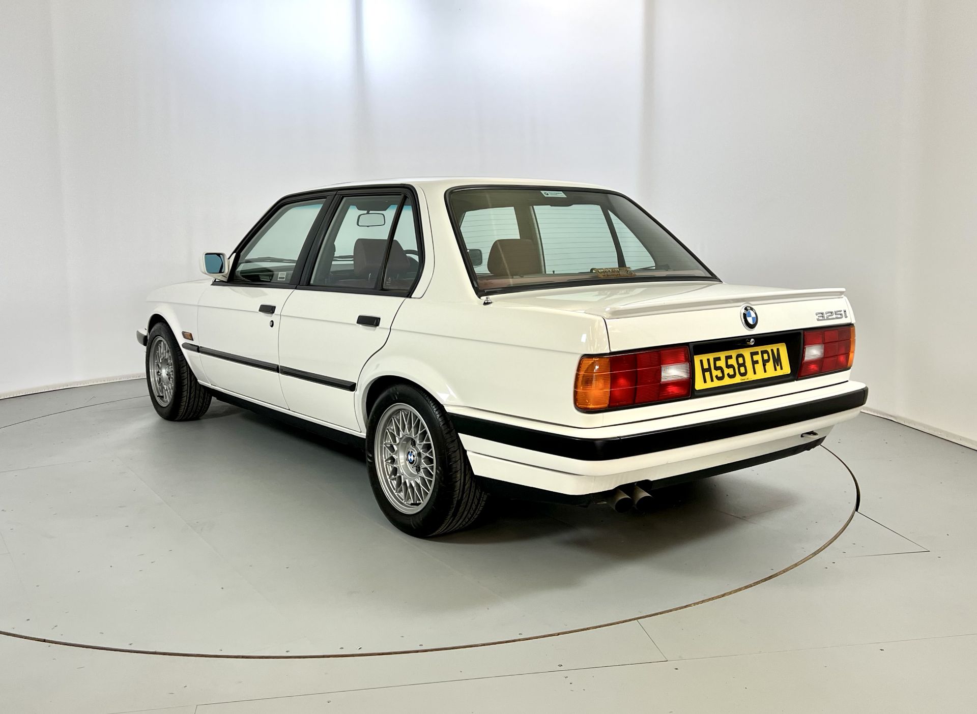 BMW 325i - Image 7 of 37