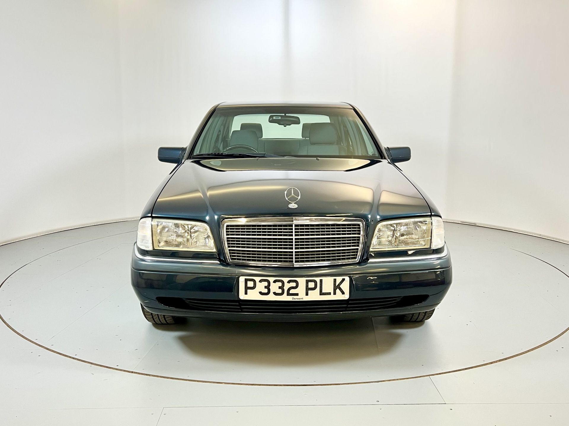 Mercedes-Benz C200 - Image 2 of 33