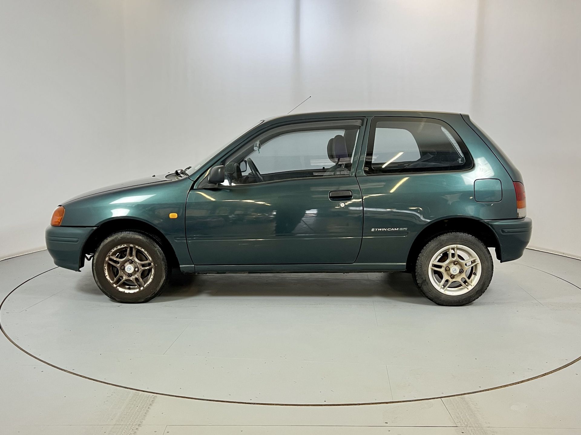 Toyota Starlet - Image 5 of 27