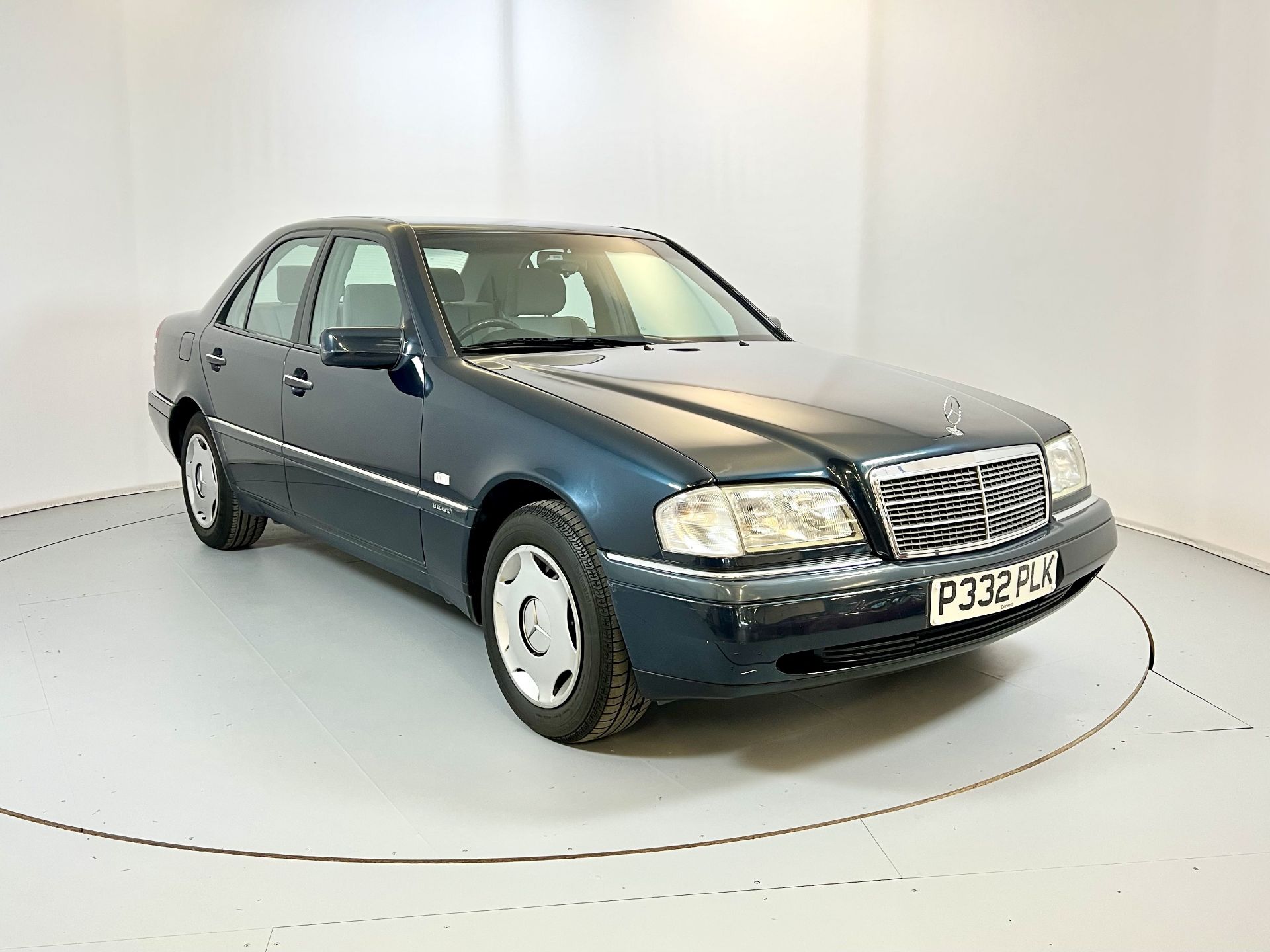 Mercedes-Benz C200