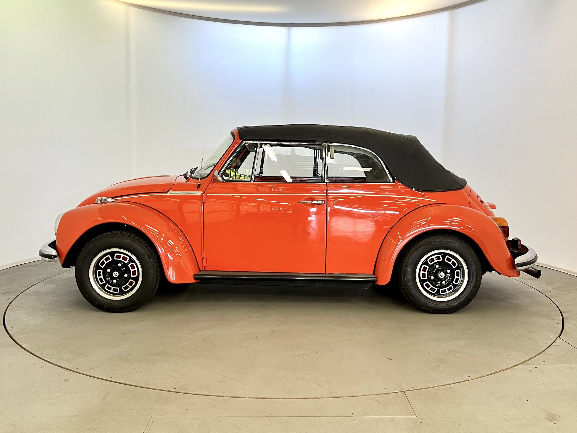Volkswagen Beetle Cabriolet - Image 33 of 33