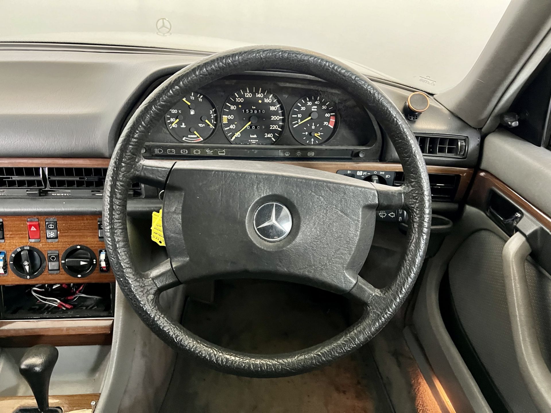 Mercedes 300SEL - Image 30 of 34