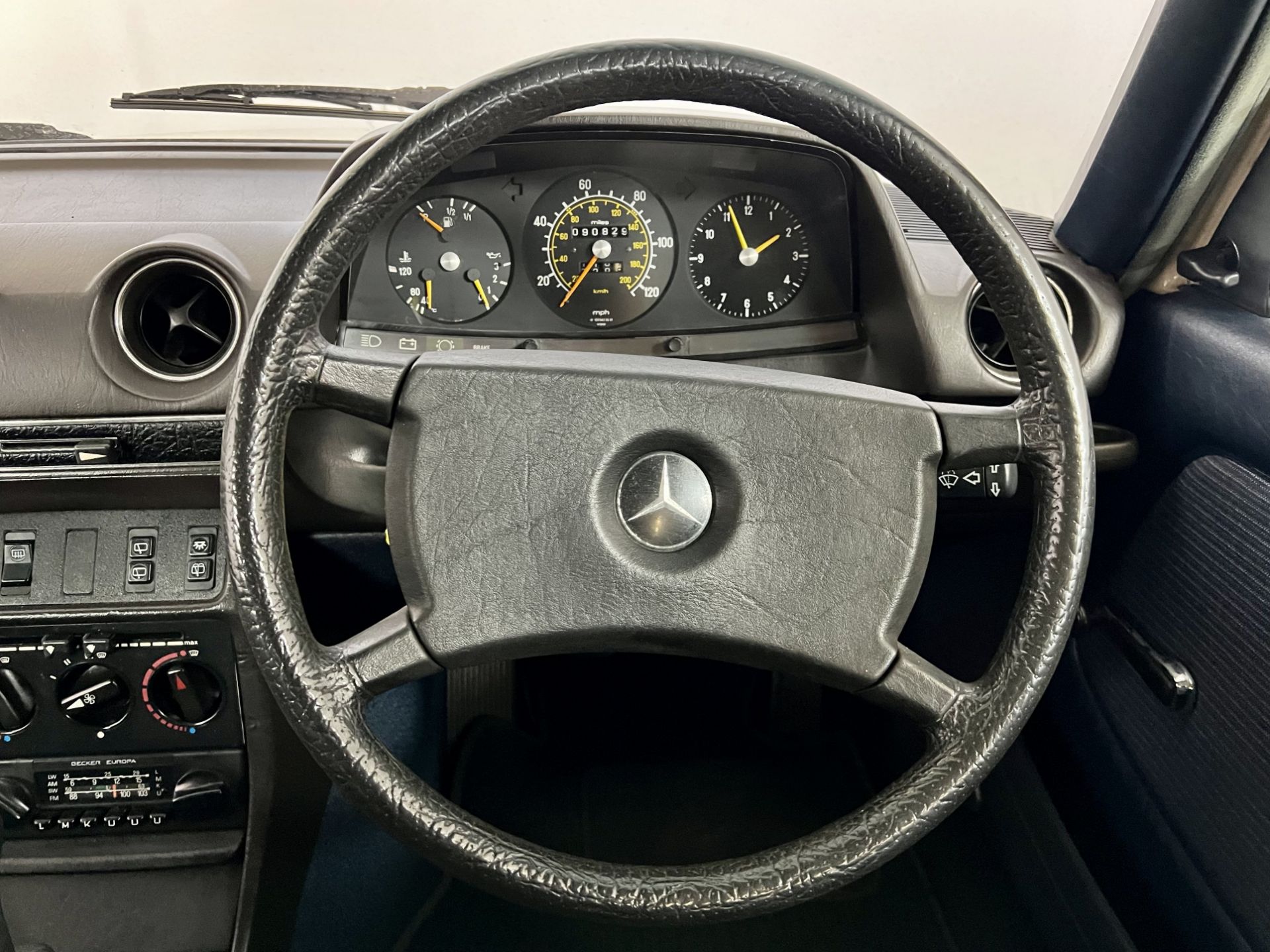 Mercedes-Benz 200T - Image 30 of 34