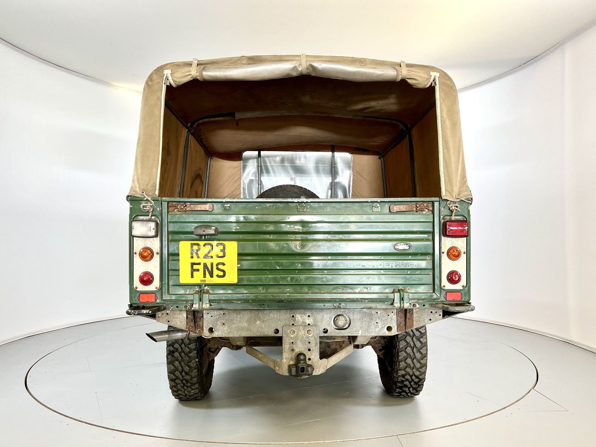 Land Rover Defender 110 - Image 8 of 23