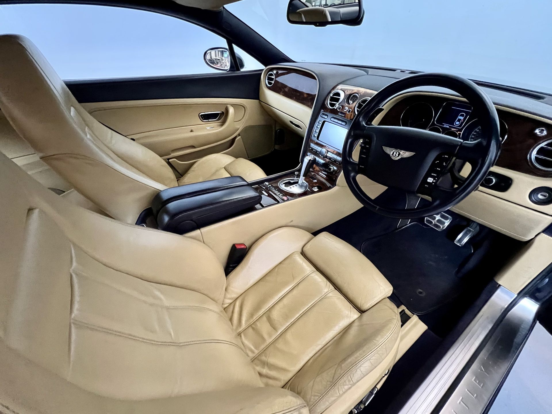 Bentley Continental GT - Image 19 of 29