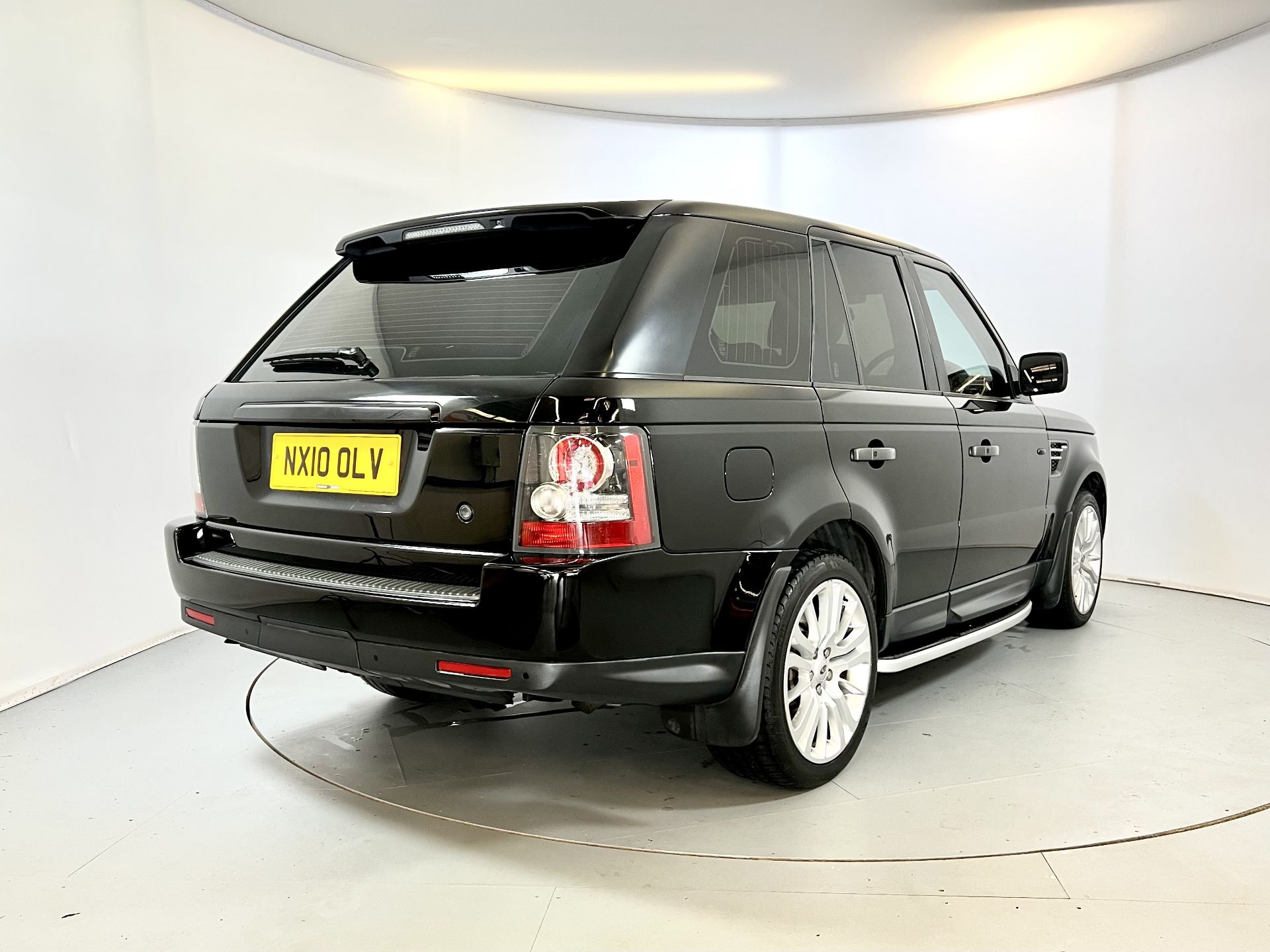 Range Rover Sport HSE 3.0 - Image 9 of 36