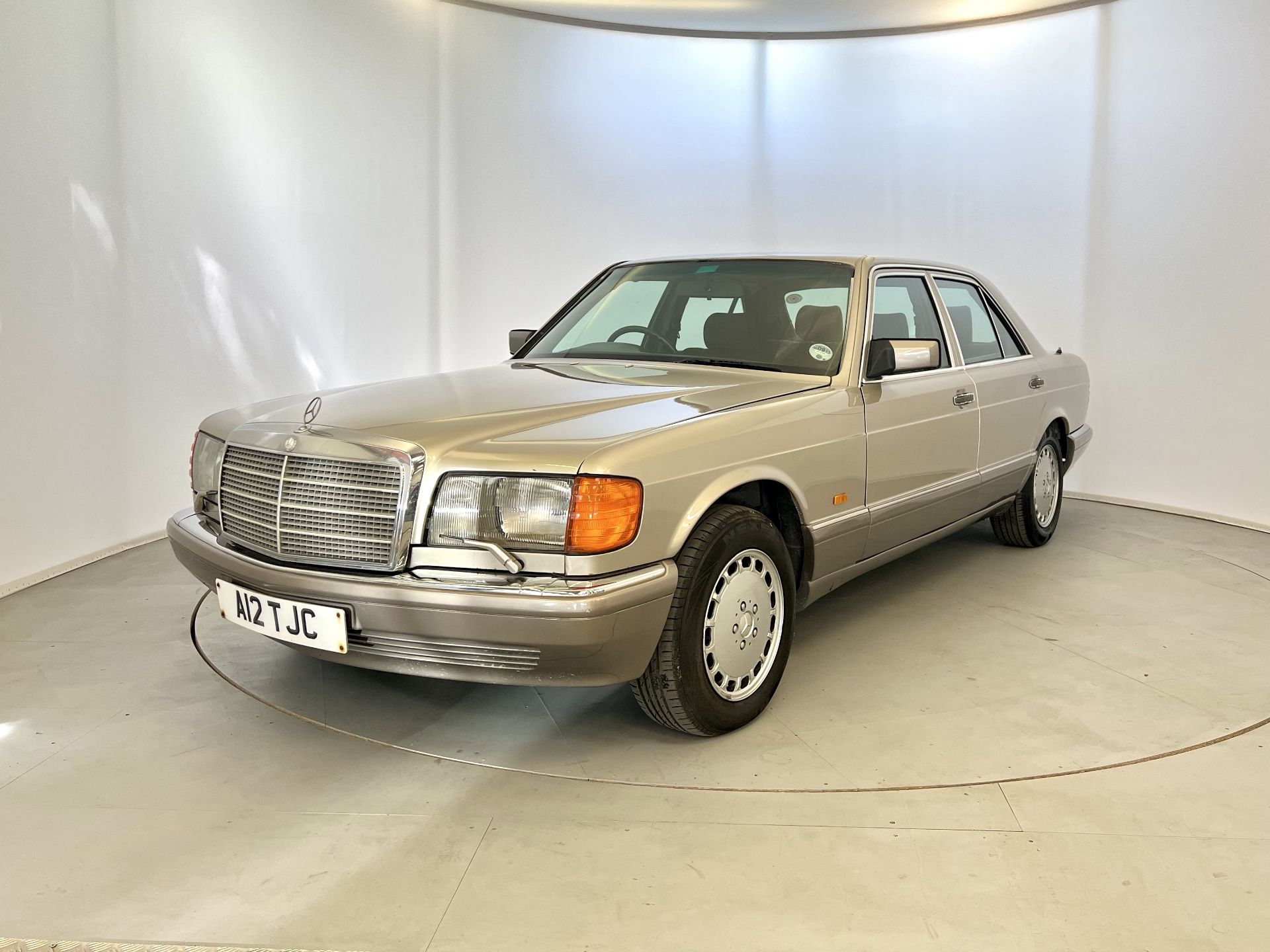 Mercedes-Benz 300SE - Image 3 of 35