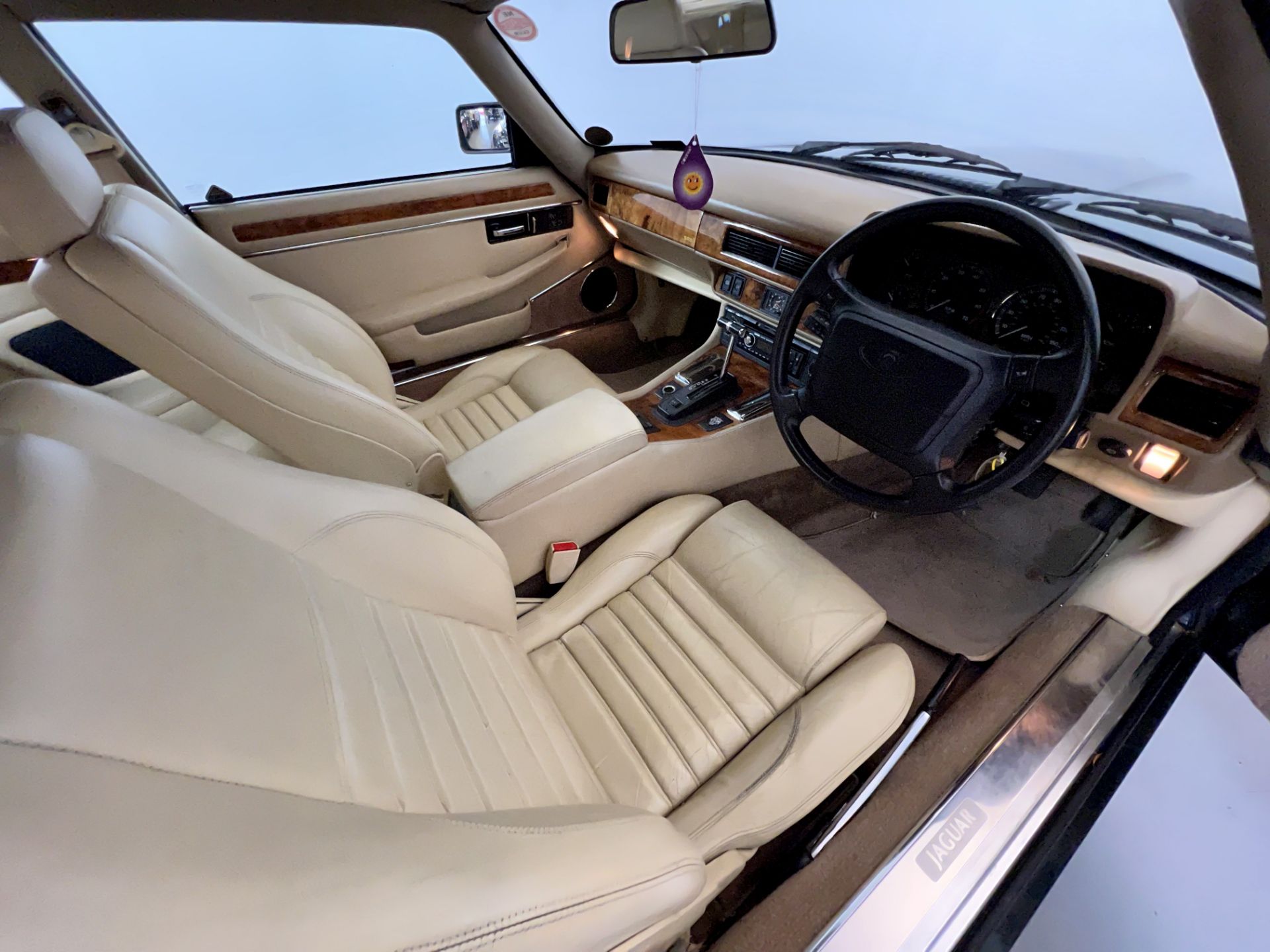 Jaguar XJS - Image 19 of 29