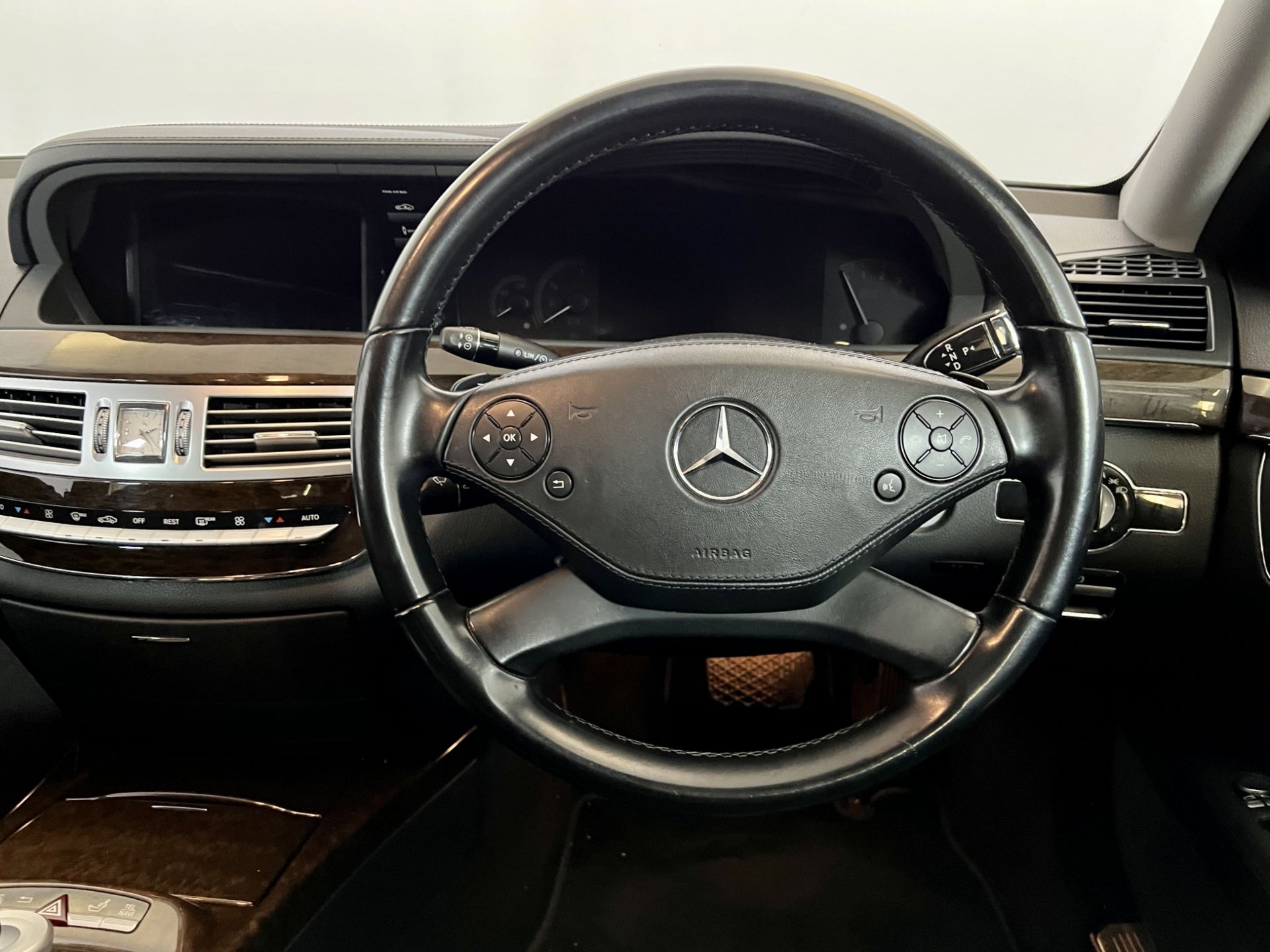 Mercedes-Benz S500L - Image 31 of 35