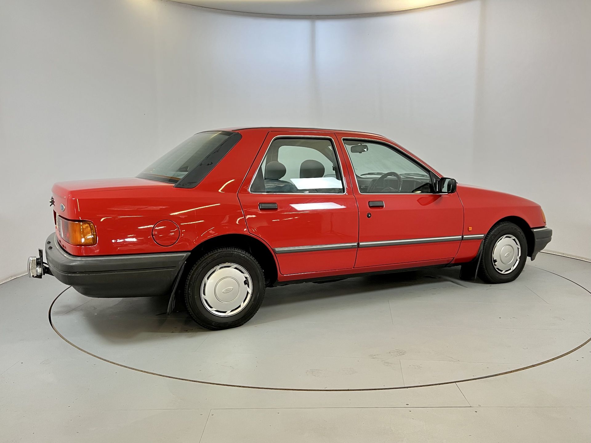 Ford Sierra Sapphire - Image 10 of 34