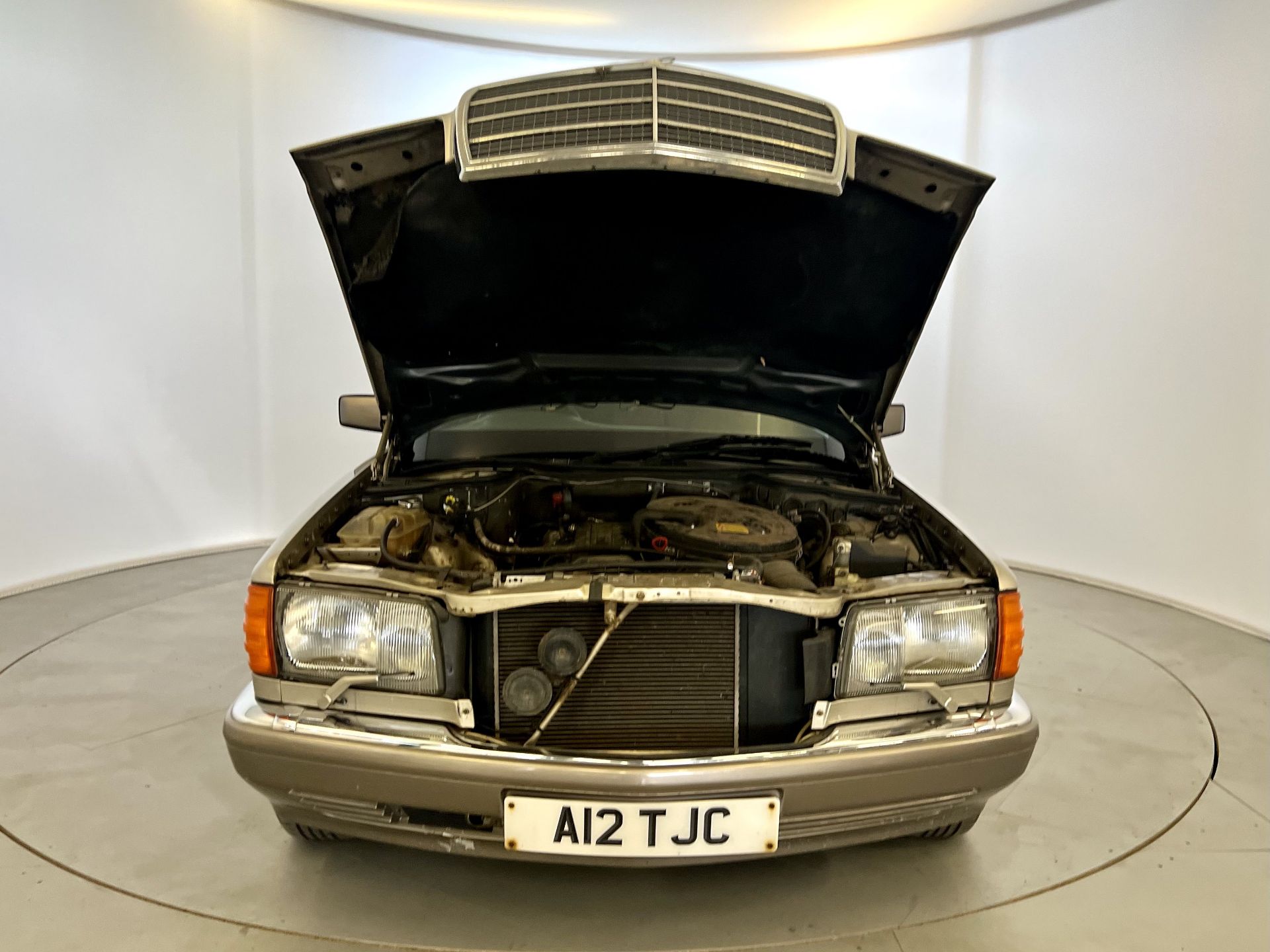 Mercedes-Benz 300SE - Image 34 of 35