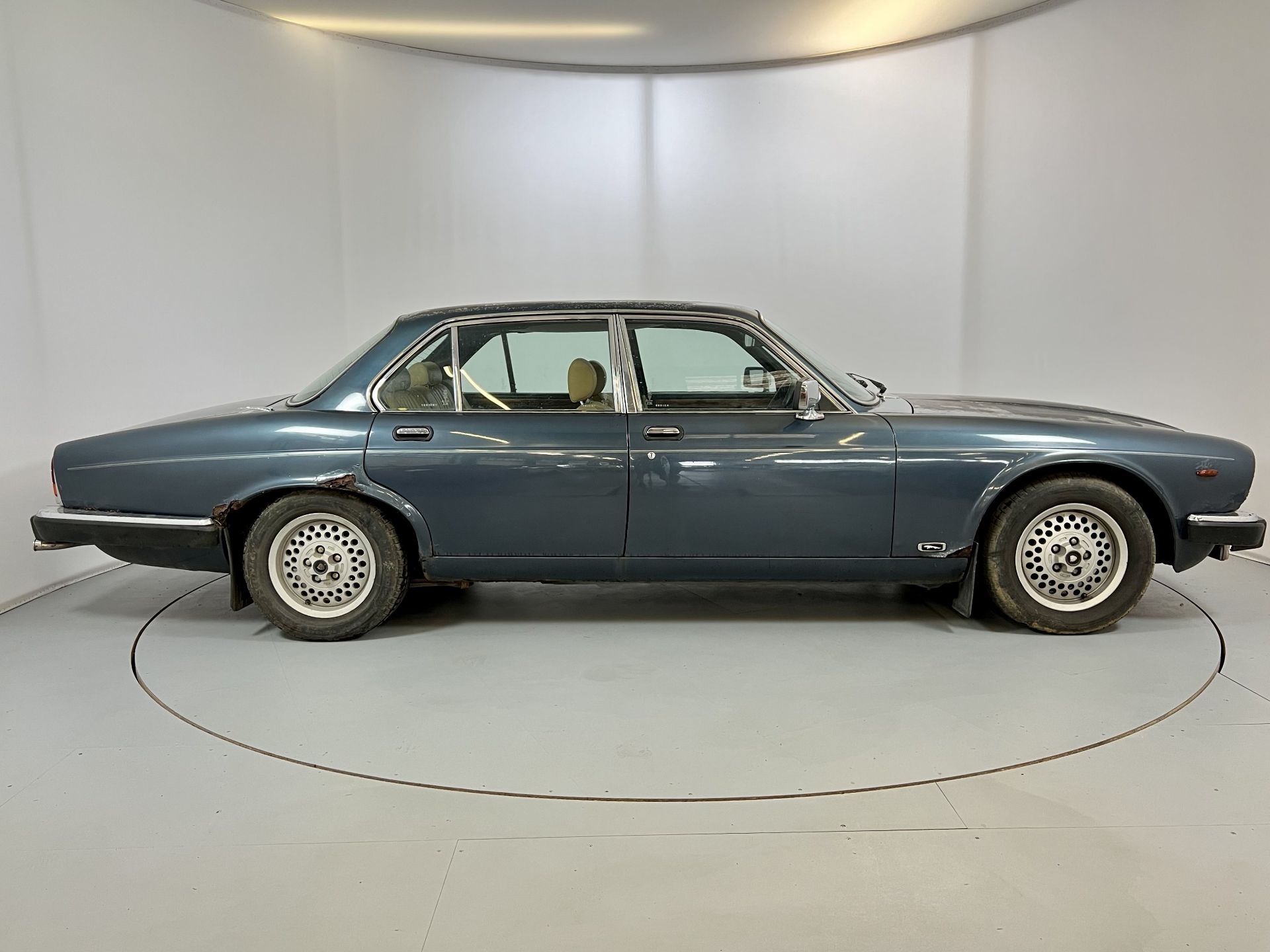 Jaguar 4.2 Sovereign - Image 11 of 32