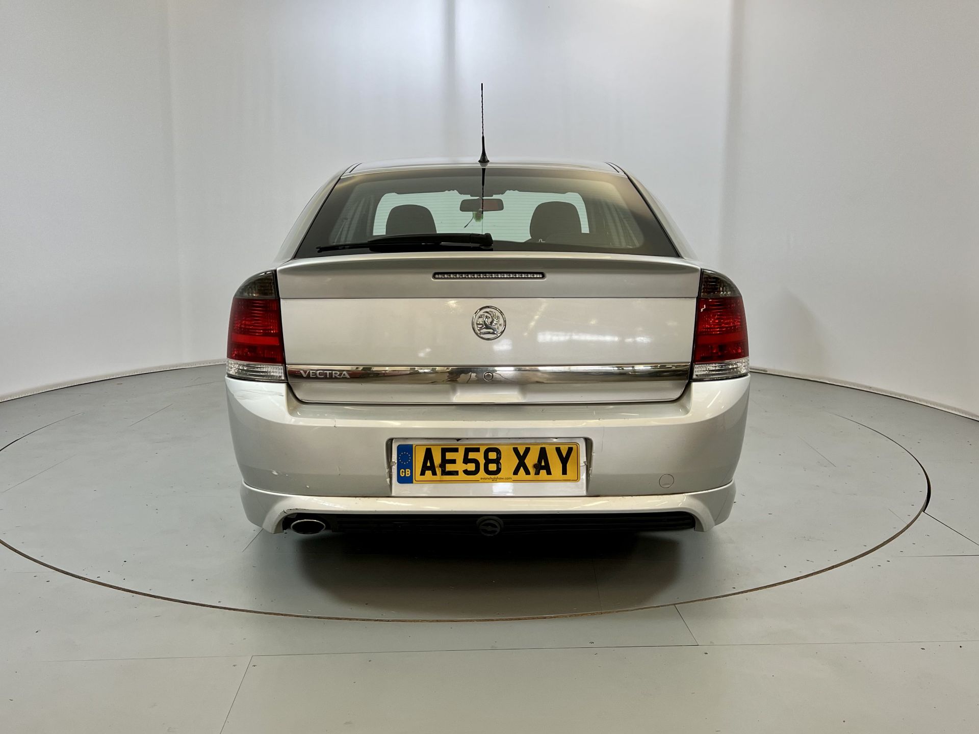 Vauxhall Vectra SRI - Image 8 of 33
