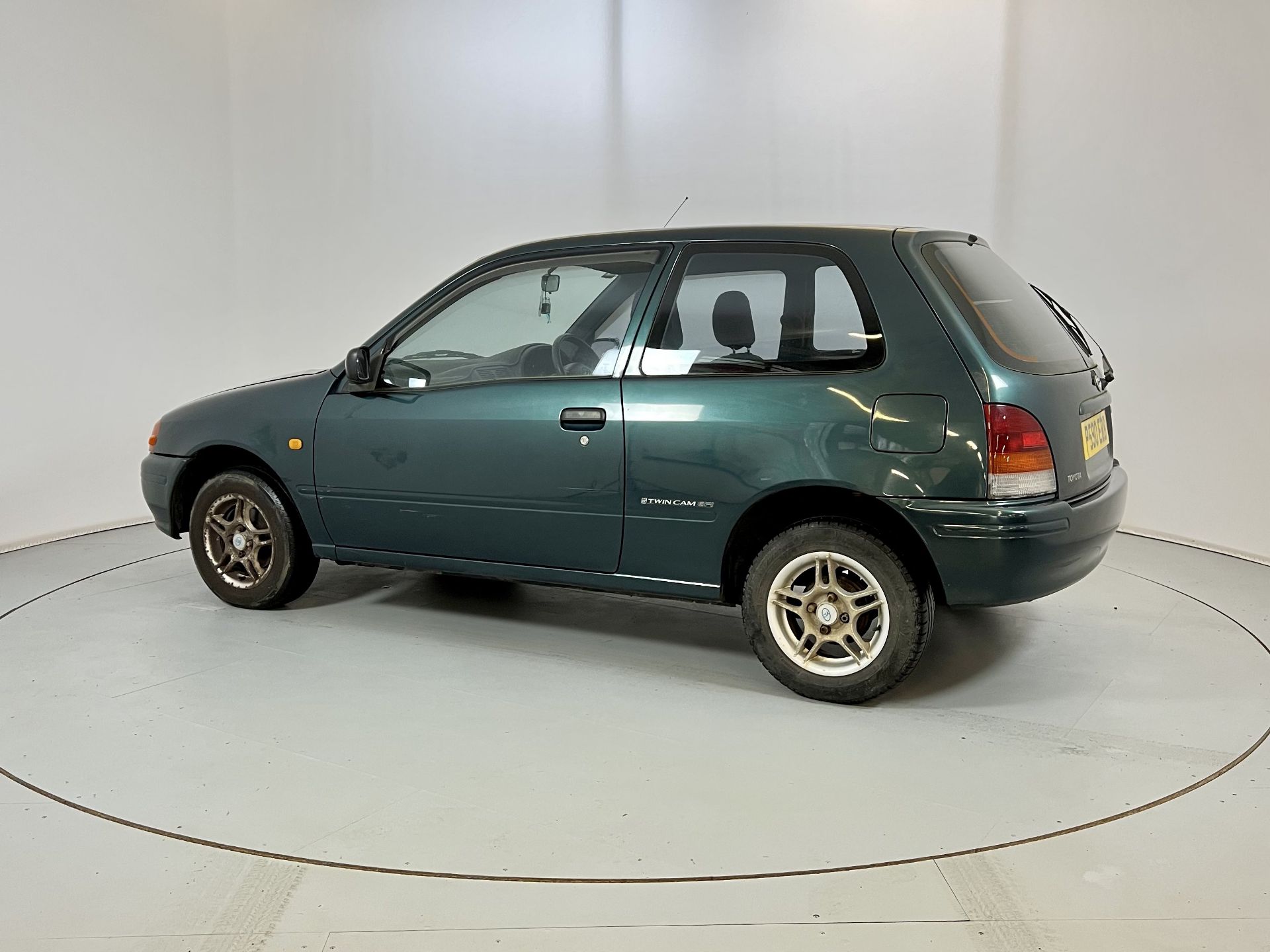 Toyota Starlet - Image 6 of 27