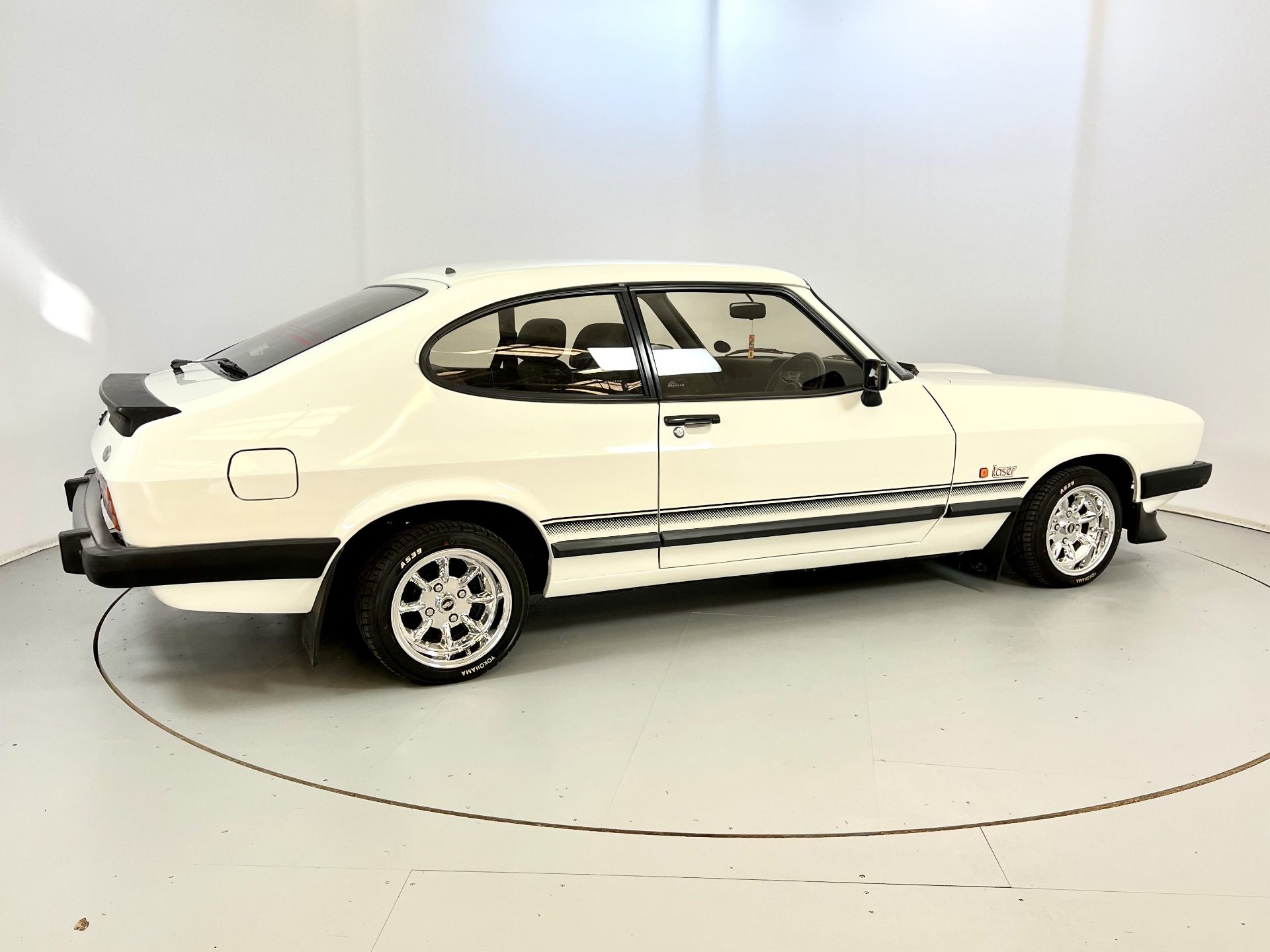 Ford Capri 2.0 Laser - Image 10 of 31