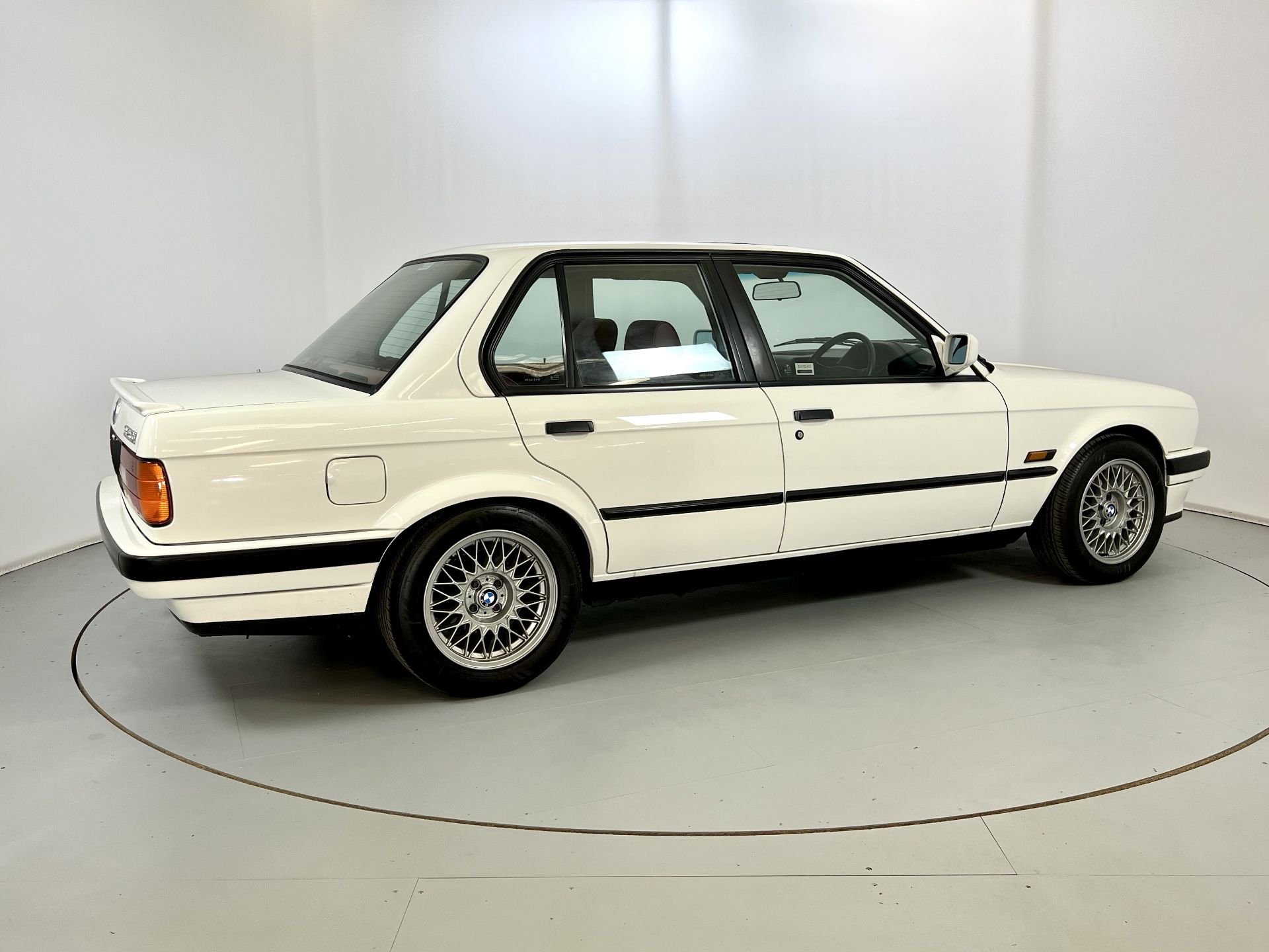 BMW 325i - Image 10 of 37