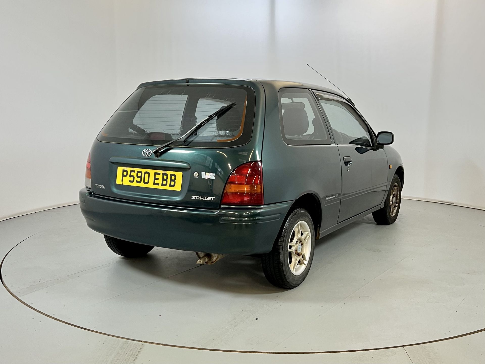 Toyota Starlet - Image 9 of 27