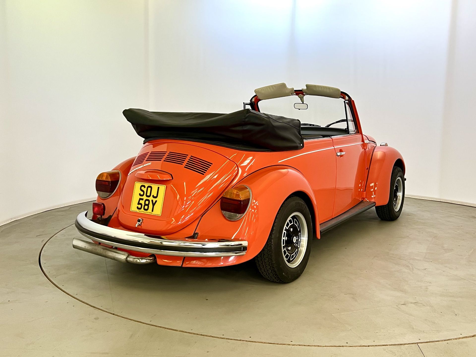 Volkswagen Beetle Cabriolet - Image 9 of 33