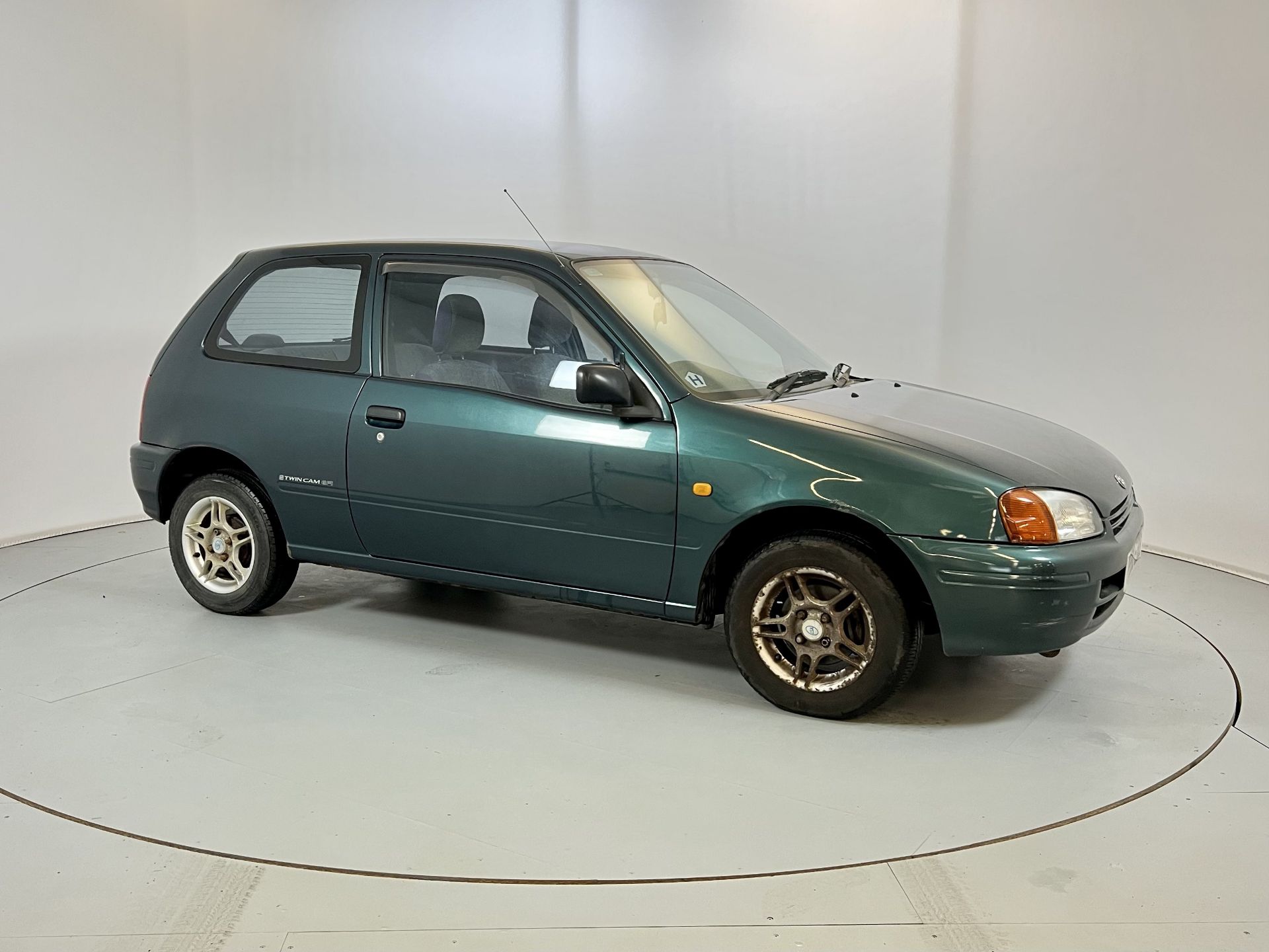 Toyota Starlet - Image 12 of 27