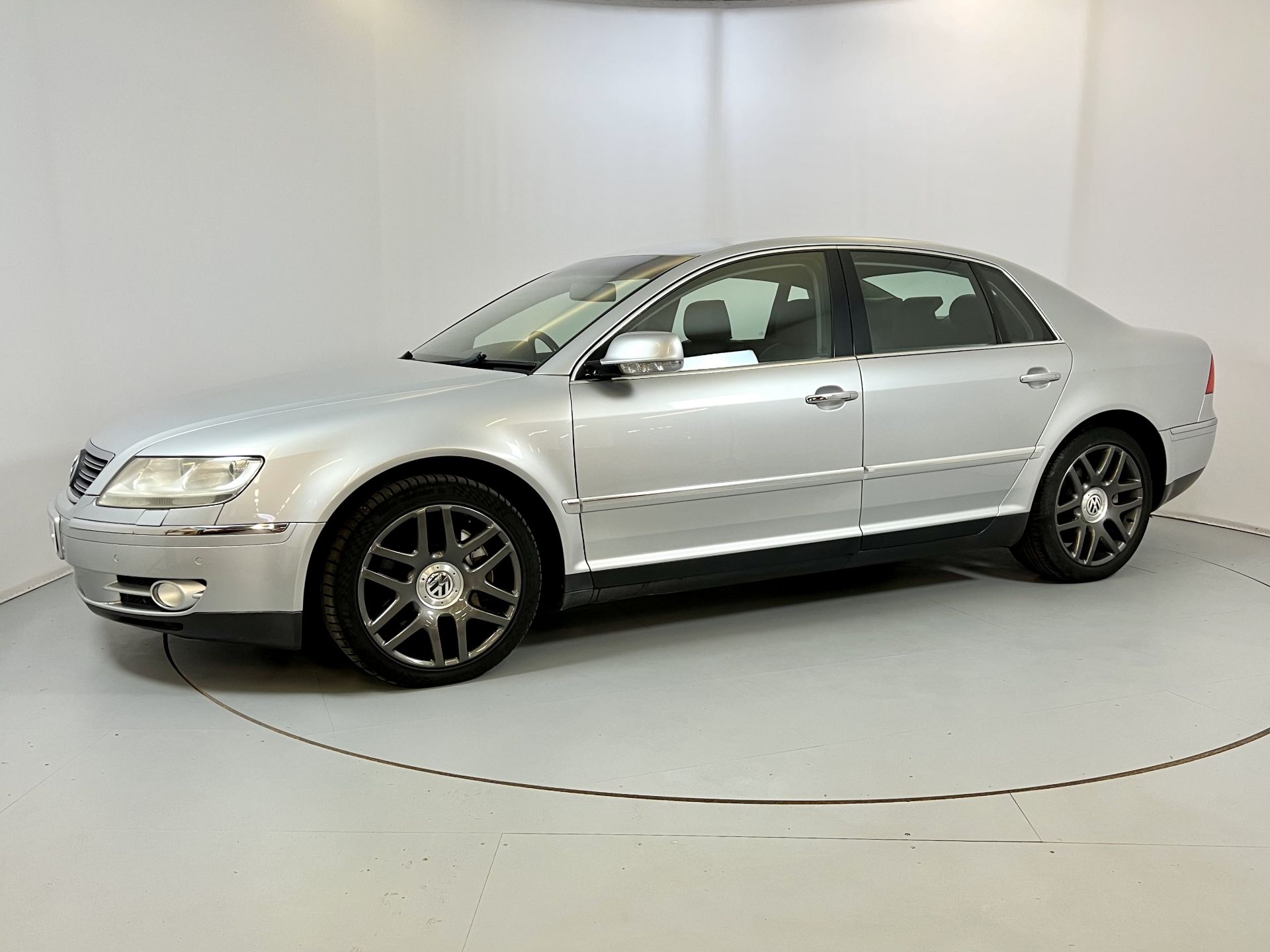 Volkswagen Phaeton Four Motion - Image 4 of 34