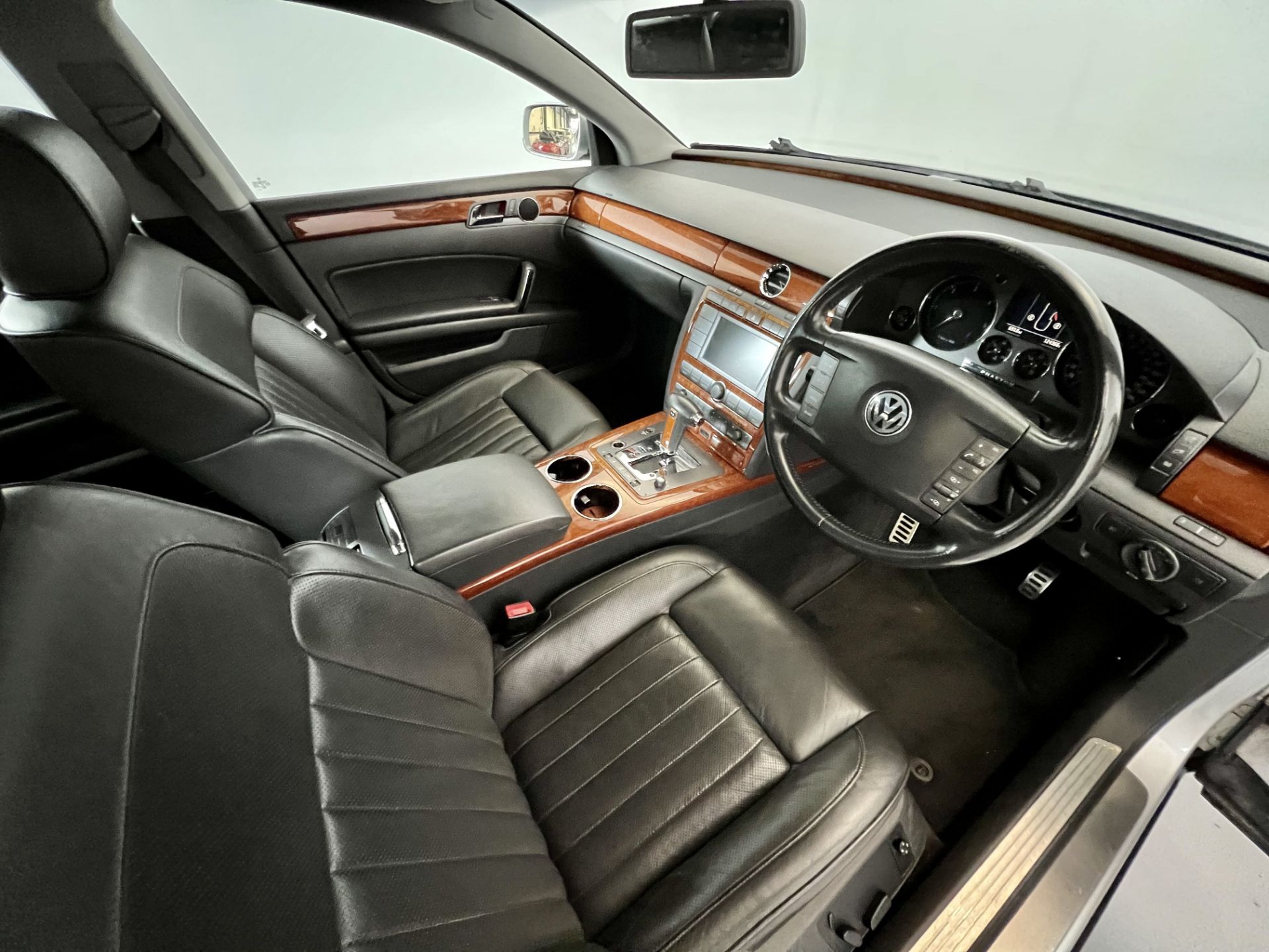 Volkswagen Phaeton Four Motion - Image 19 of 34