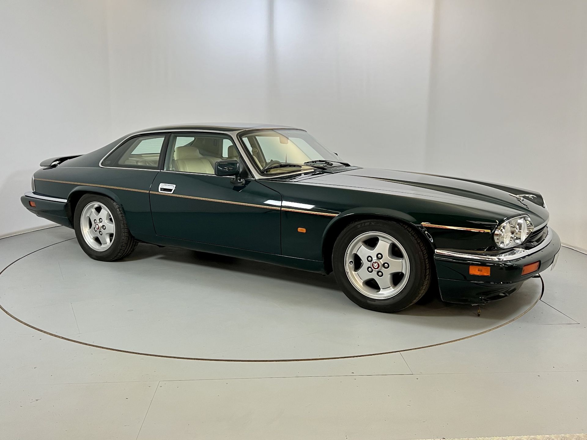 Jaguar XJS - Image 12 of 29