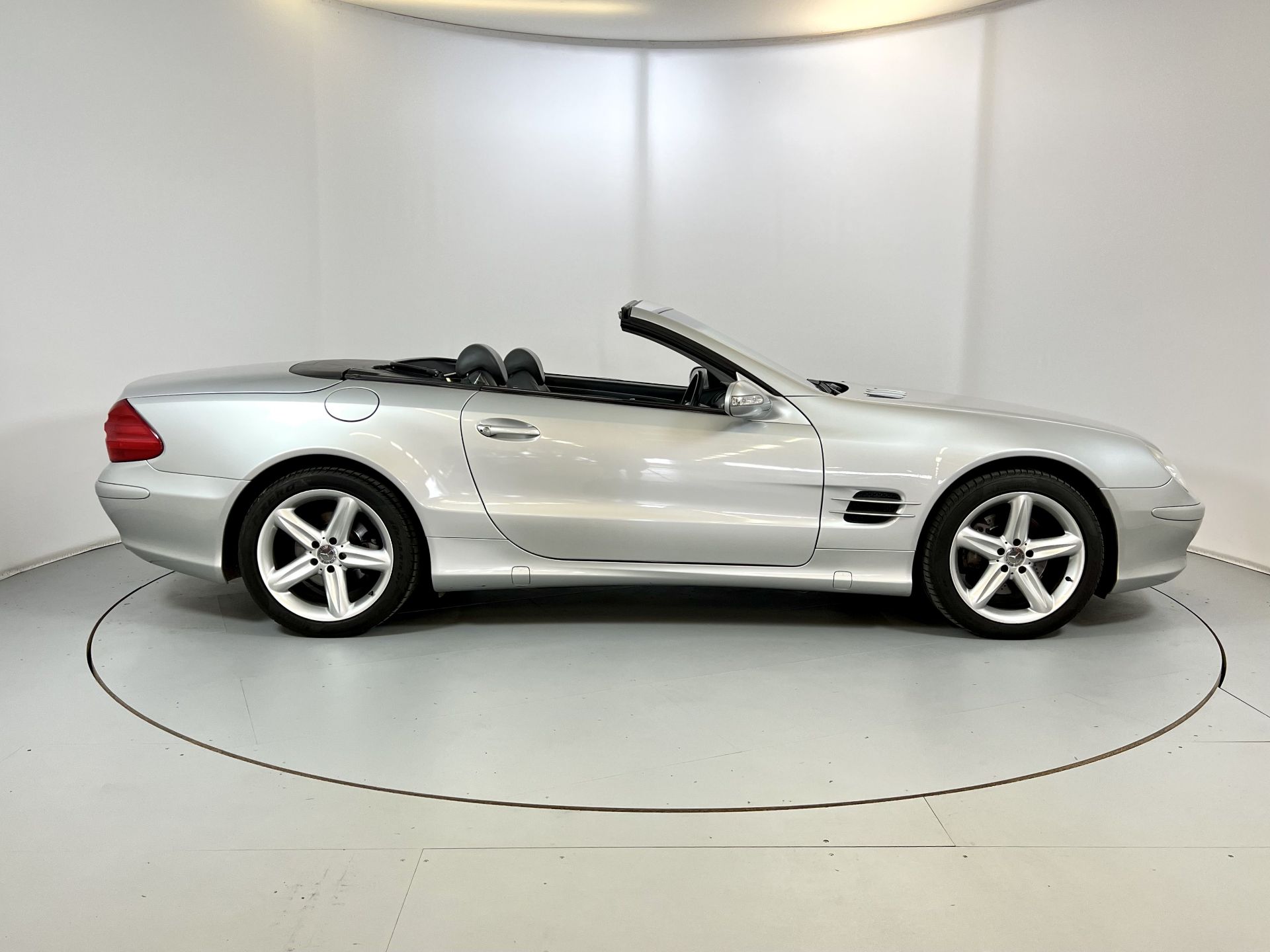 Mercedes-Benz SL500 - Image 11 of 28