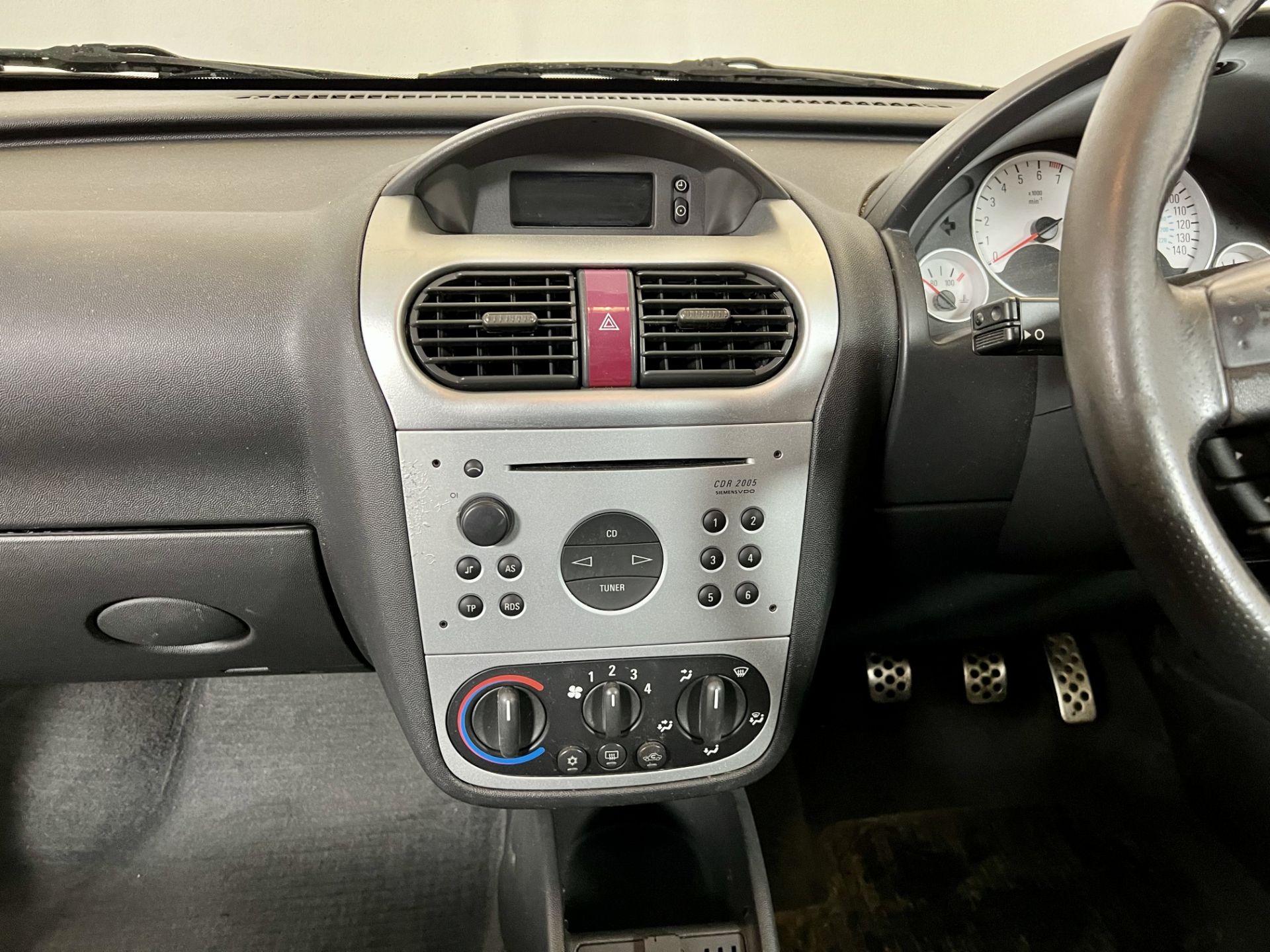 Vauxhall Corsa 1.8 SRI - Image 24 of 28