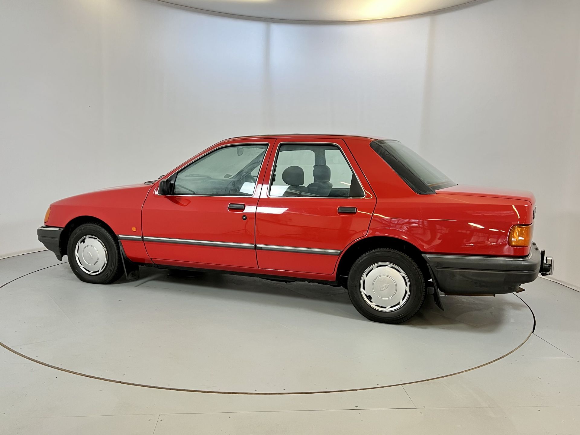 Ford Sierra Sapphire - Image 6 of 34