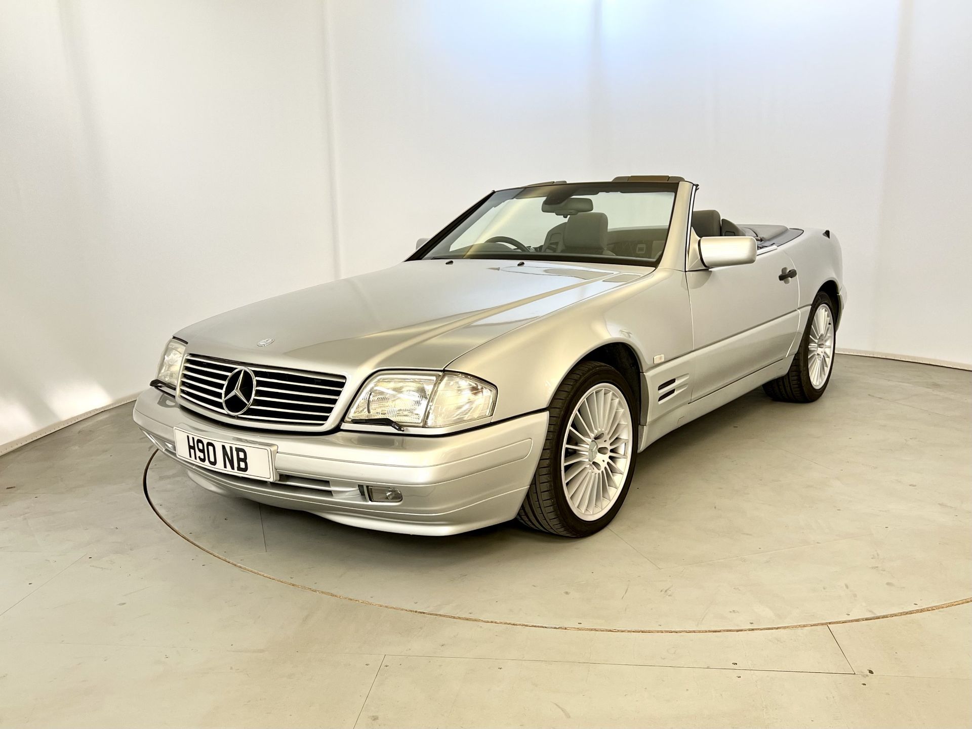 Mercedes-Benz SL320 - Image 3 of 31