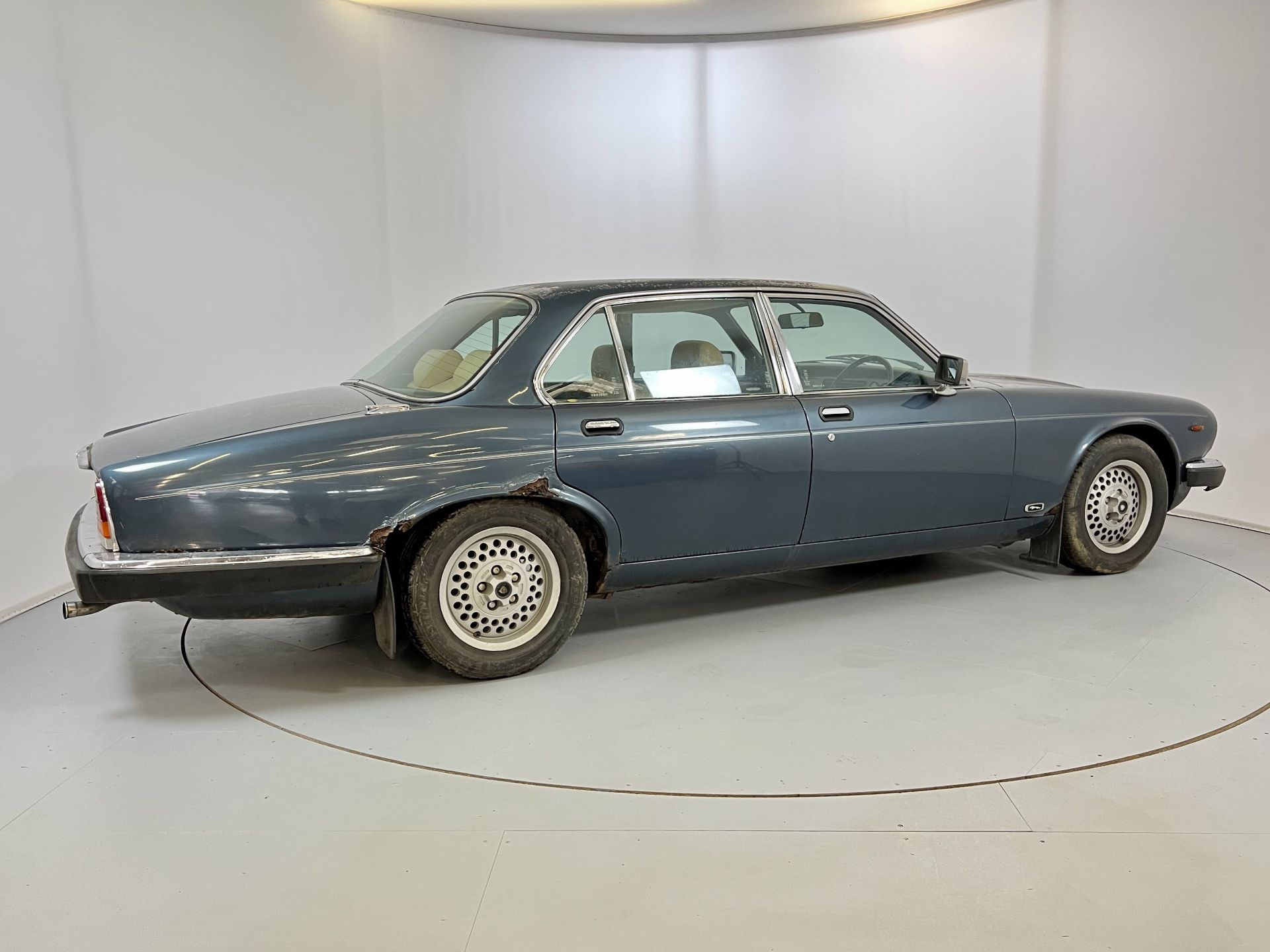 Jaguar 4.2 Sovereign - Image 10 of 32