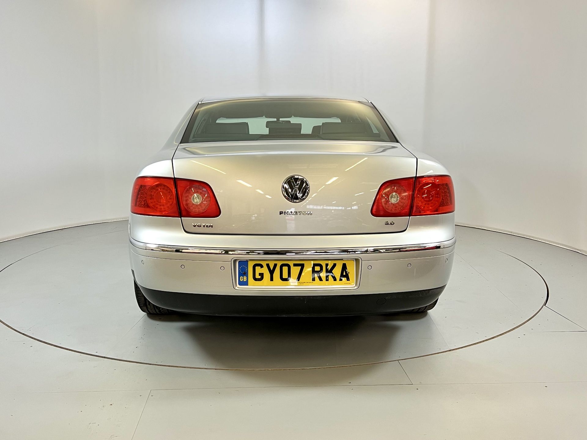 Volkswagen Phaeton Four Motion - Image 8 of 34