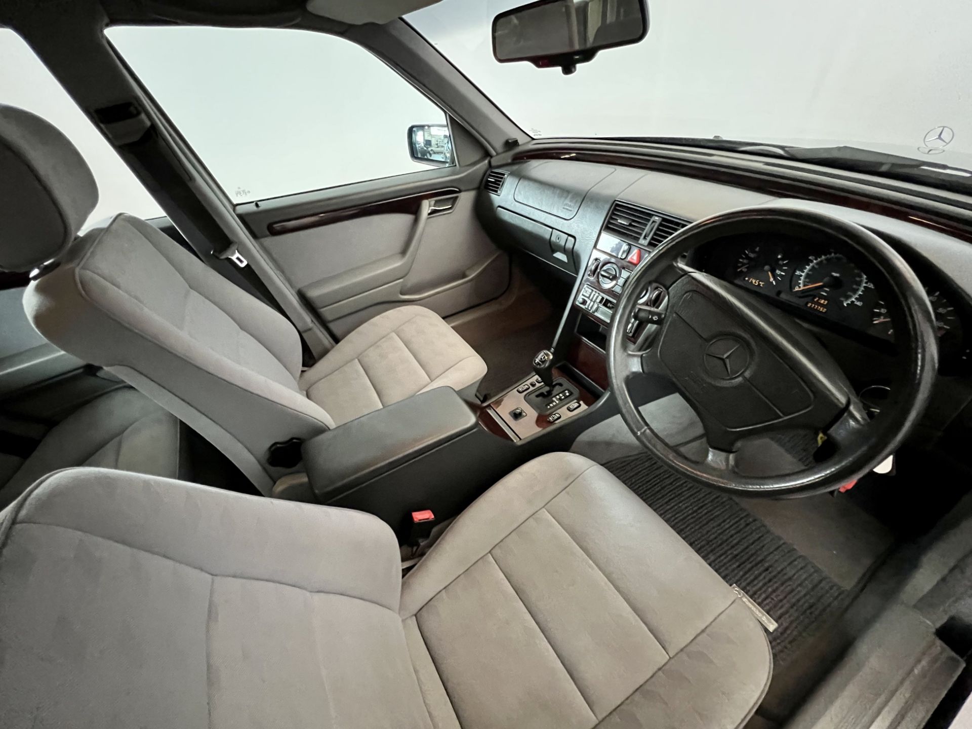 Mercedes-Benz C200 - Image 19 of 33