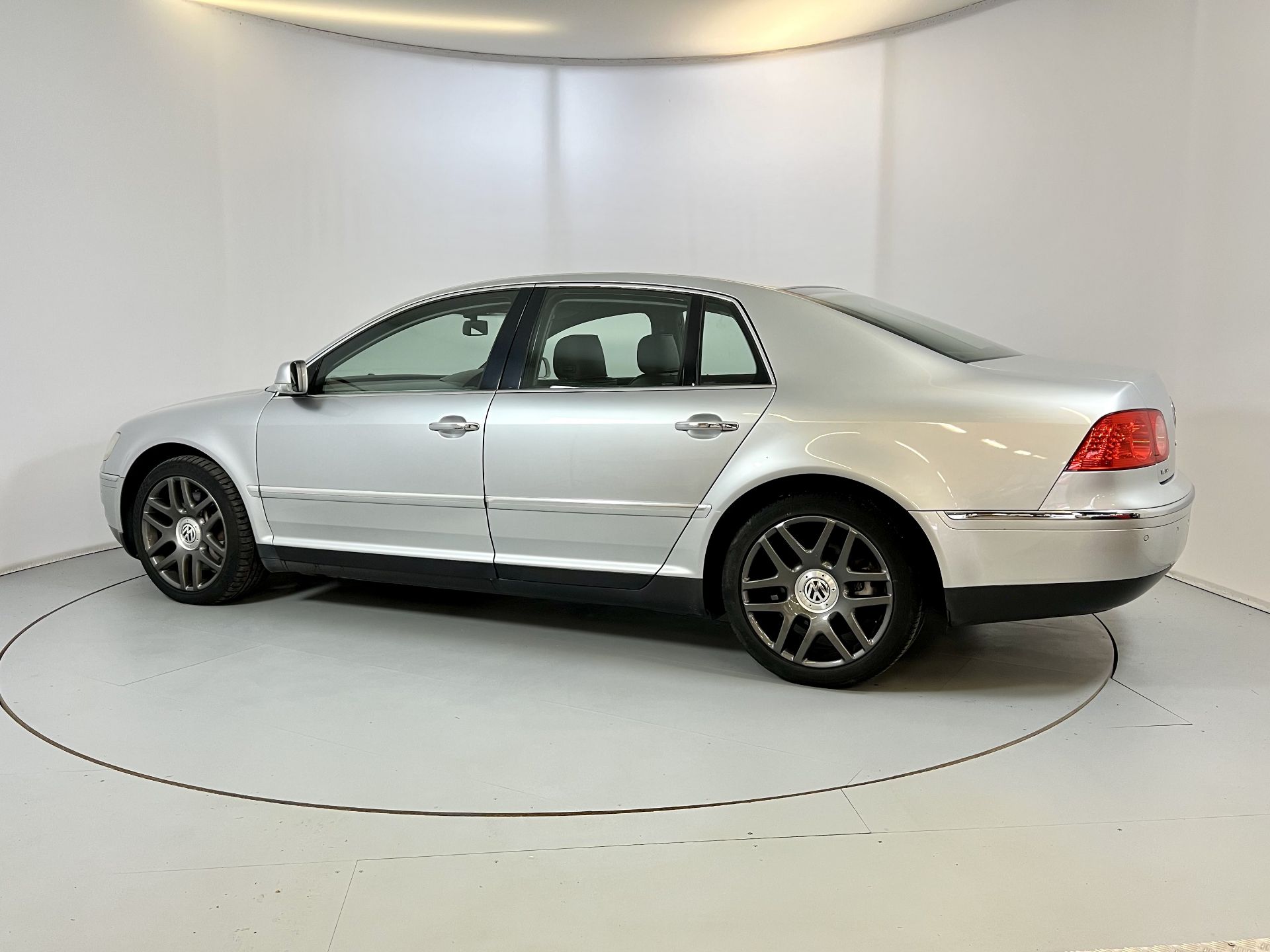 Volkswagen Phaeton Four Motion - Image 6 of 34