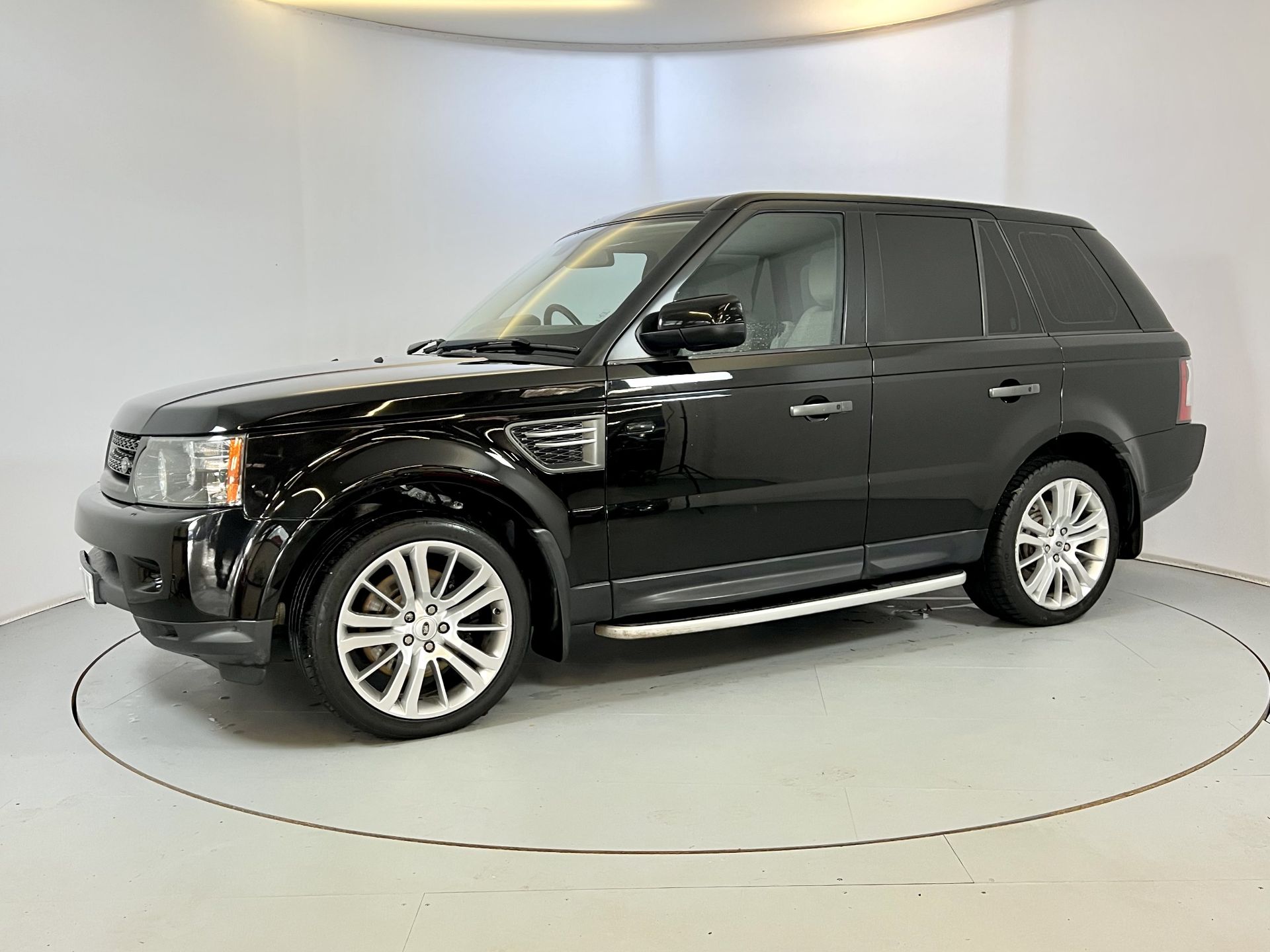 Range Rover Sport HSE 3.0 - Image 4 of 36