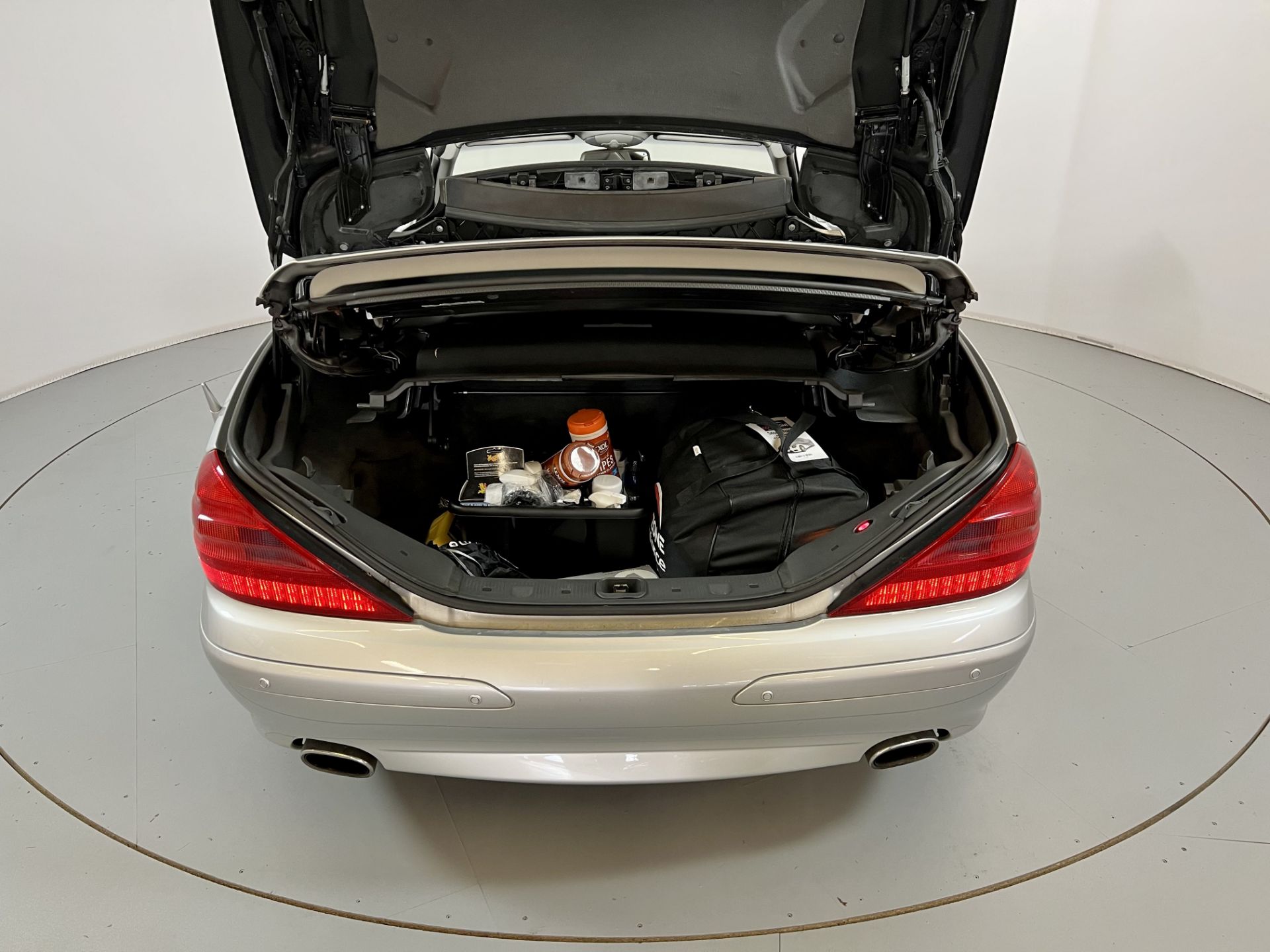 Mercedes-Benz SL500 - Image 26 of 28