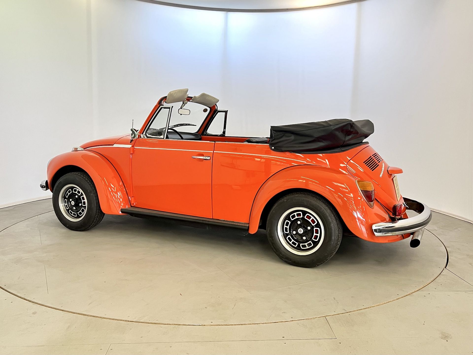 Volkswagen Beetle Cabriolet - Image 6 of 33
