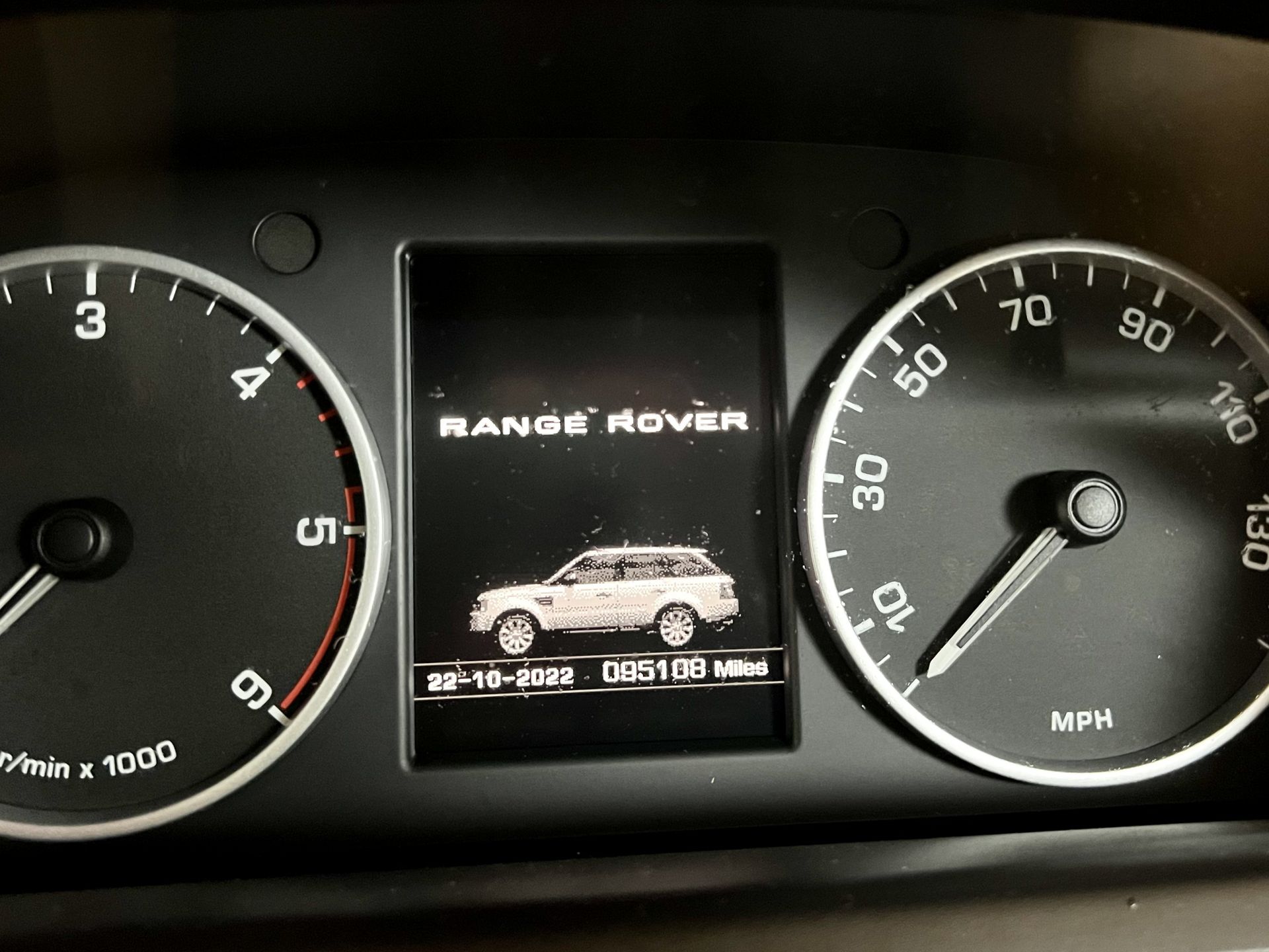 Range Rover Sport HSE 3.0 - Image 33 of 36