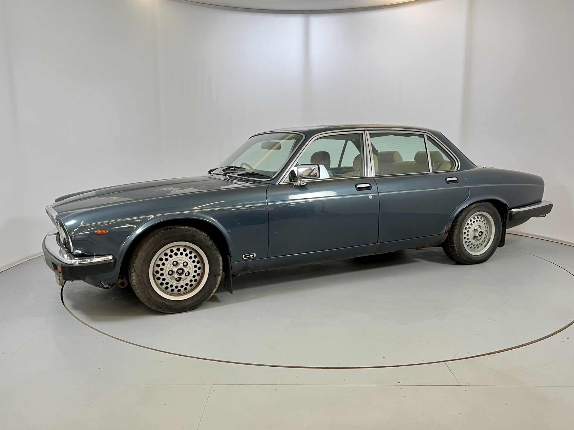 Jaguar 4.2 Sovereign - Image 4 of 32