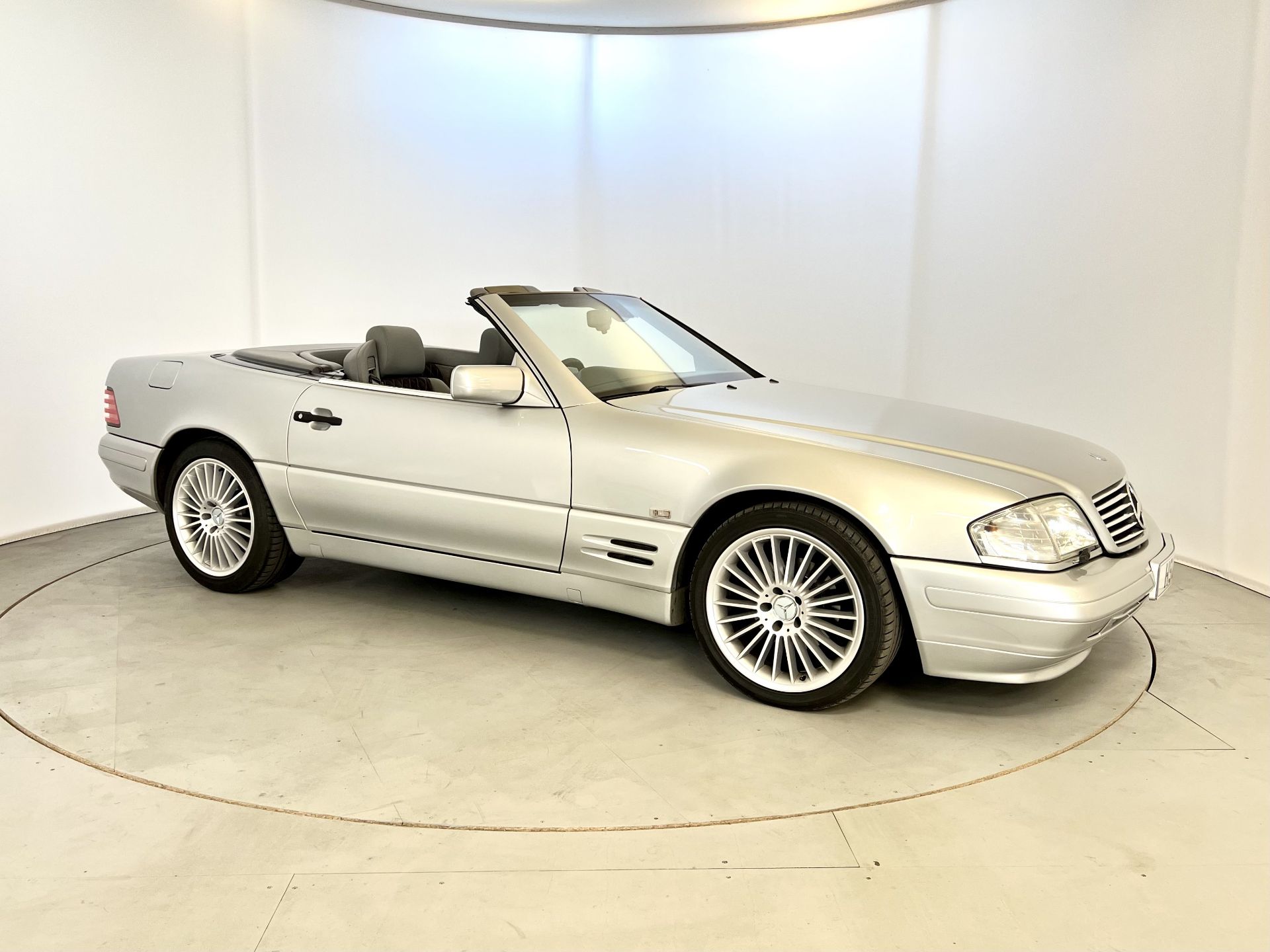 Mercedes-Benz SL320 - Image 12 of 31