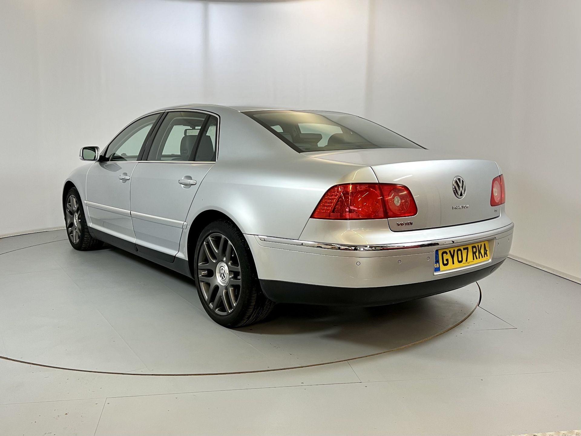 Volkswagen Phaeton Four Motion - Image 7 of 34