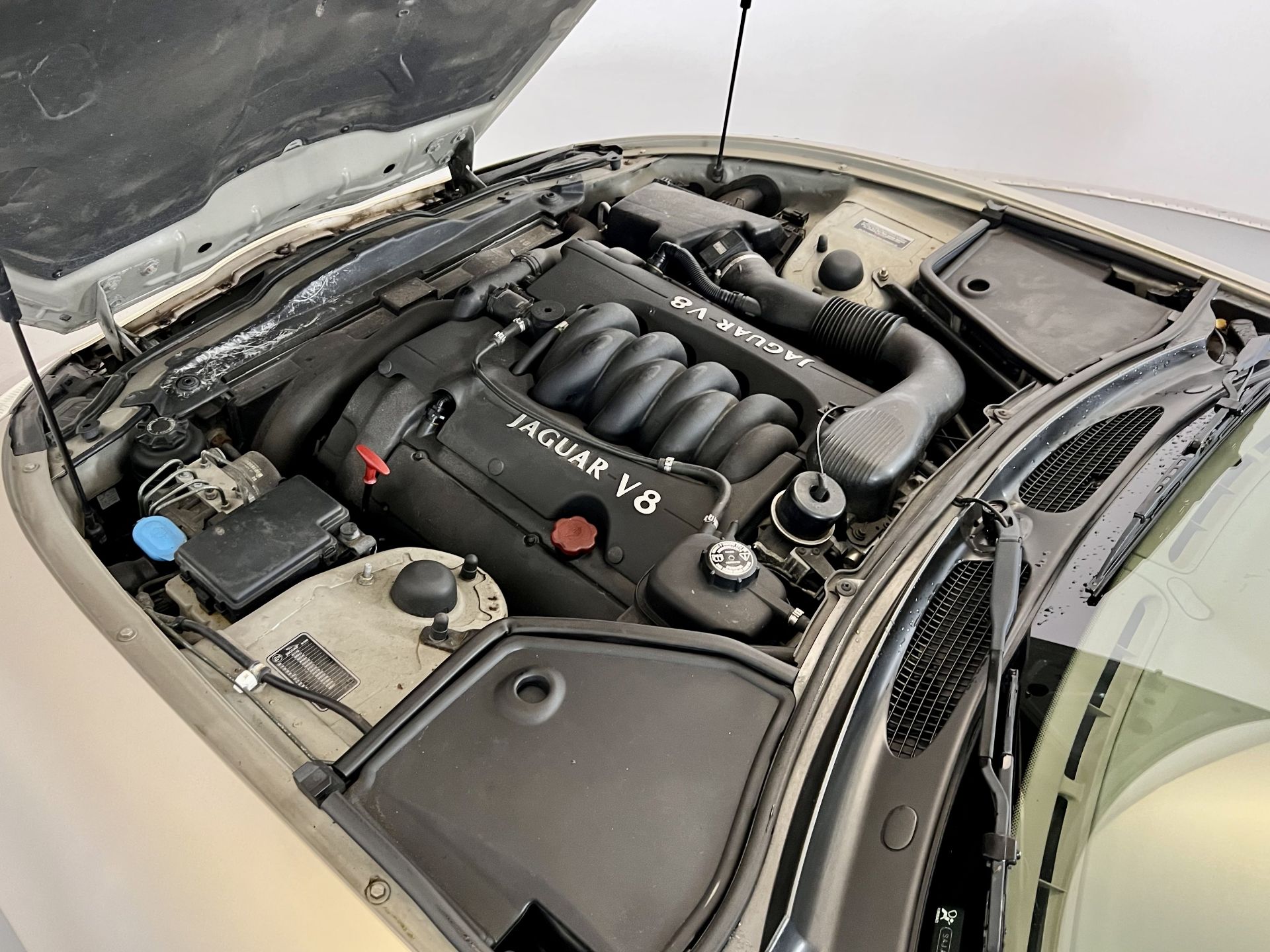 Jaguar XK8 Convertible - Image 29 of 29