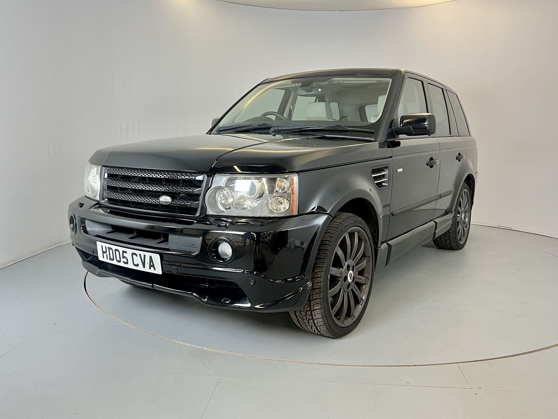 Range Rover Sport 1st Edition 4.2 Supercharged OverFinch - Image 3 of 33