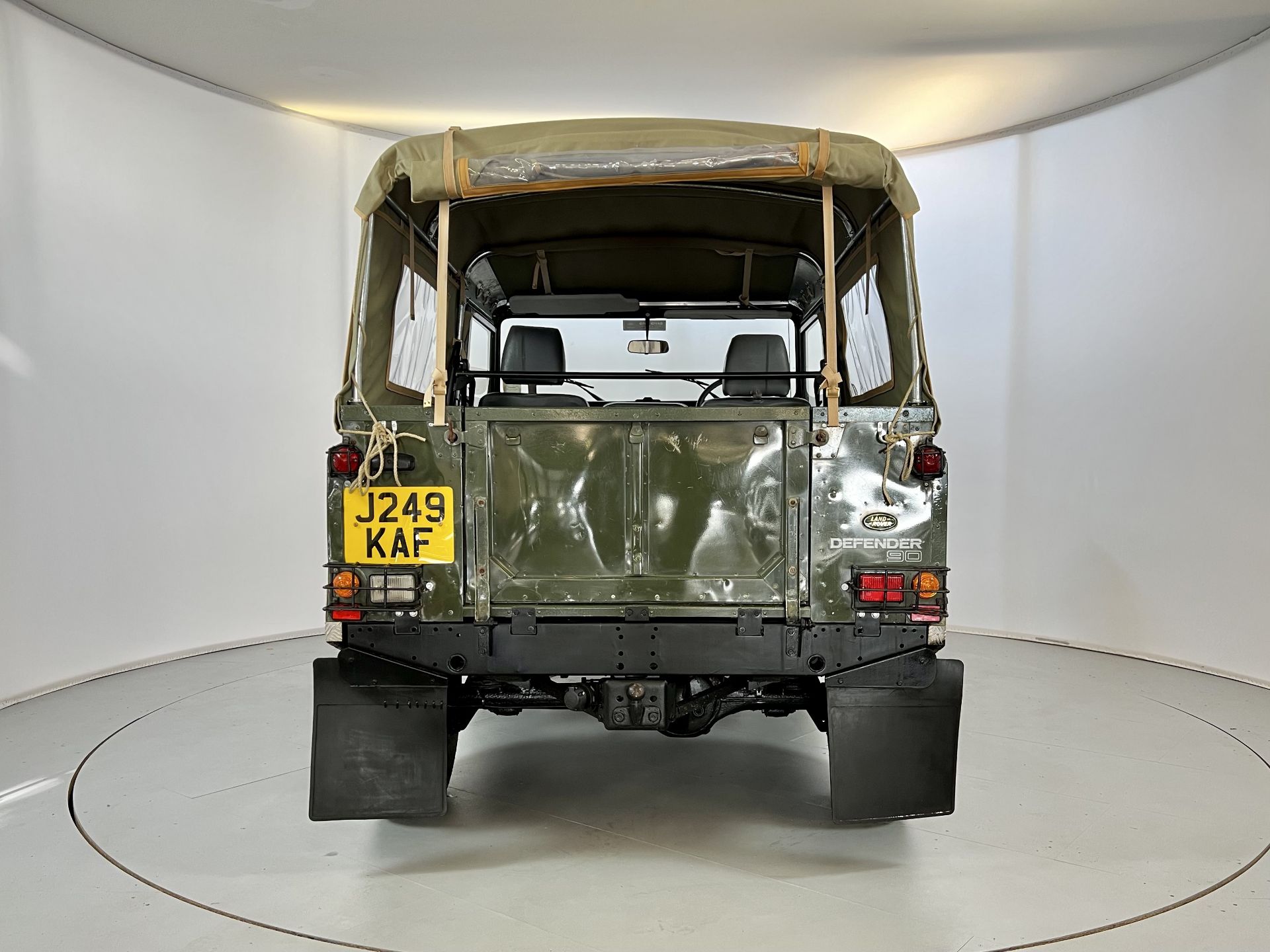 Land Rover Defender 90 - Image 8 of 27