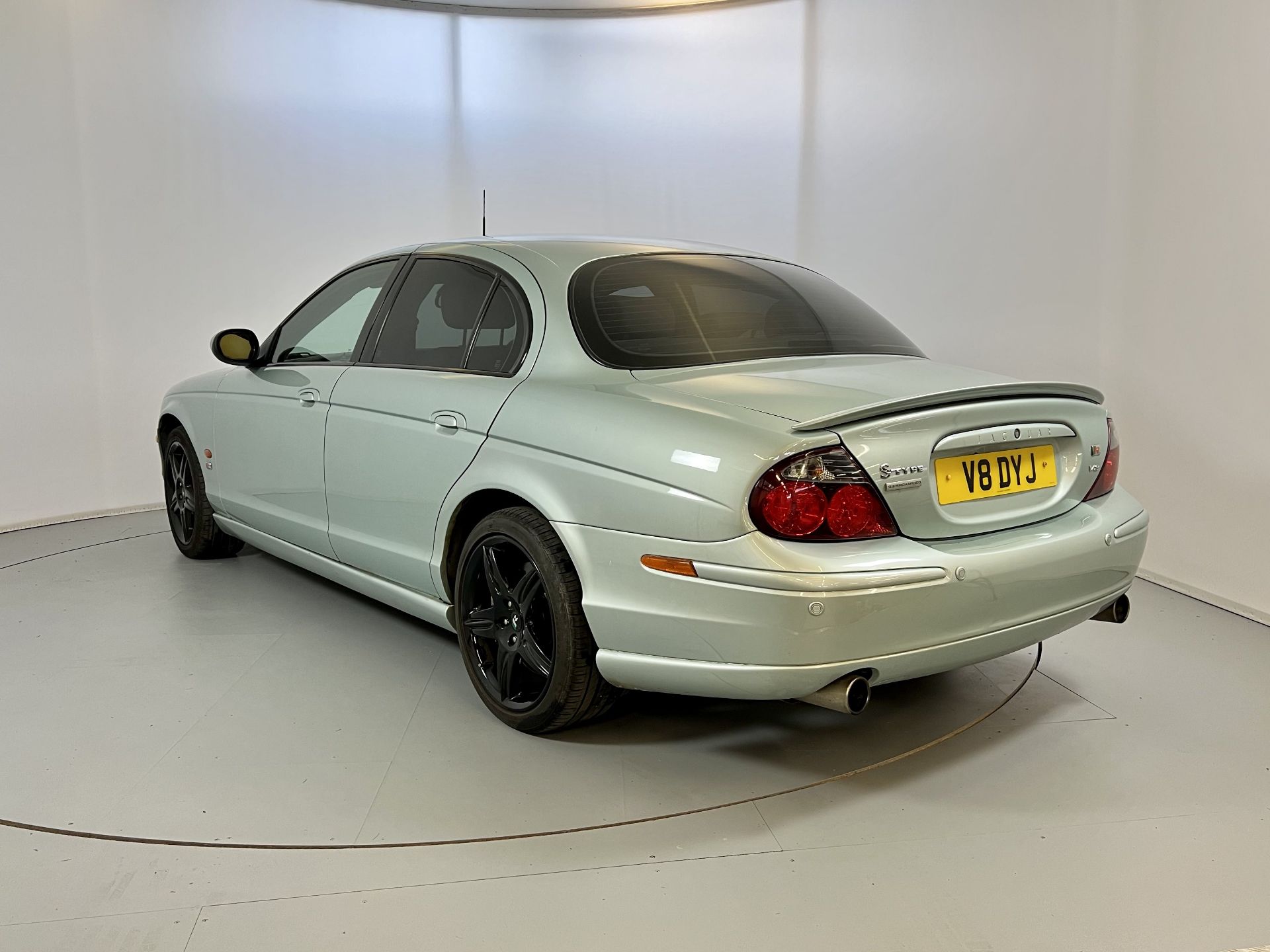 Jaguar S-Type R - Image 7 of 32