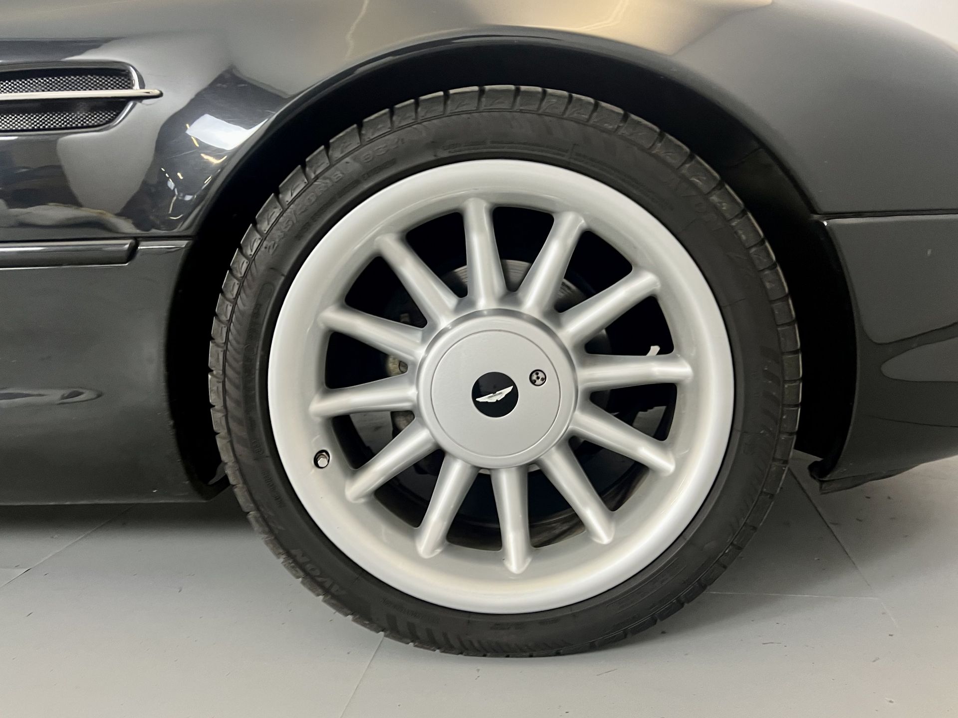 Aston Martin DB7 - Image 14 of 29