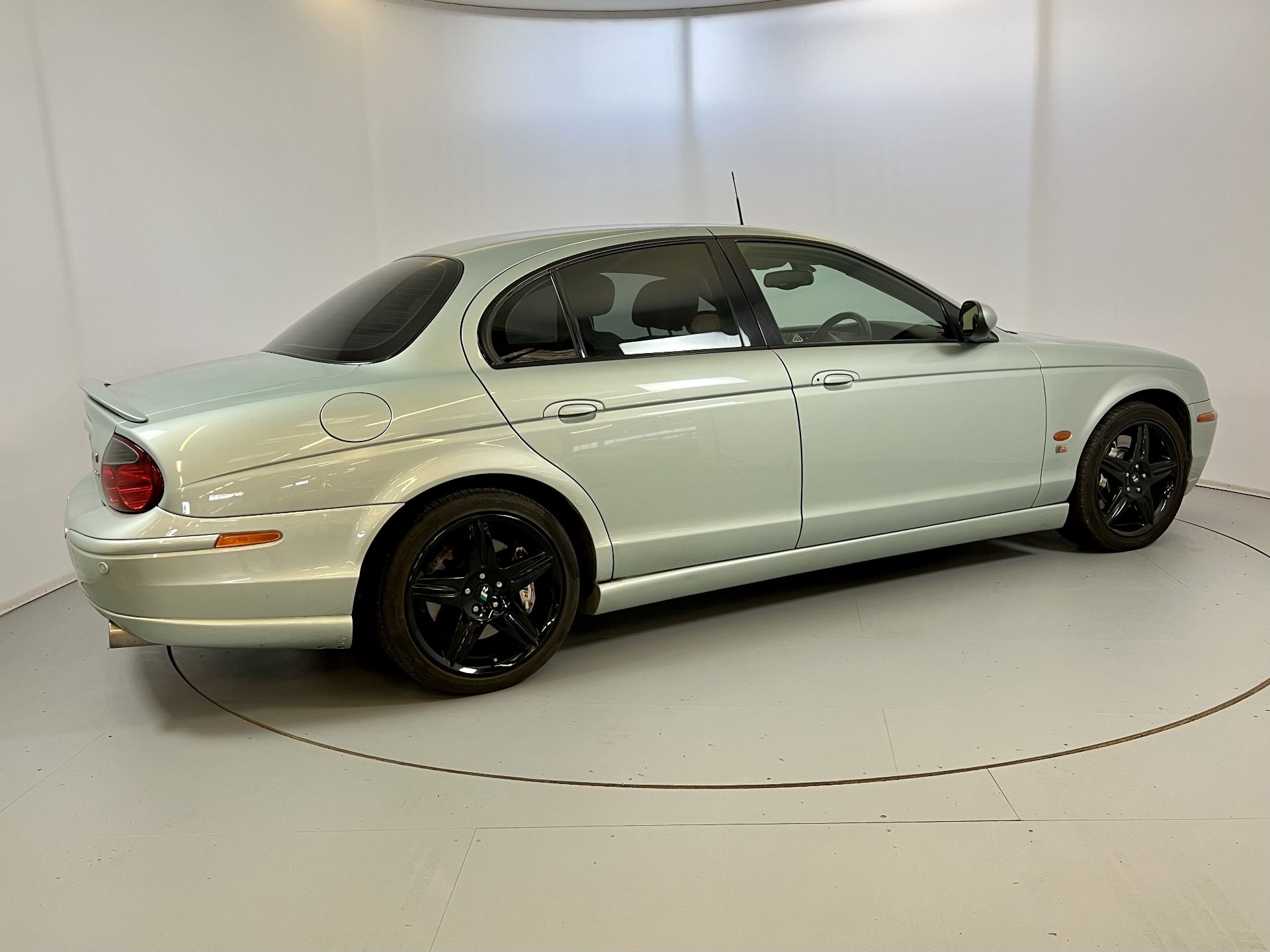 Jaguar S-Type R - Image 10 of 32