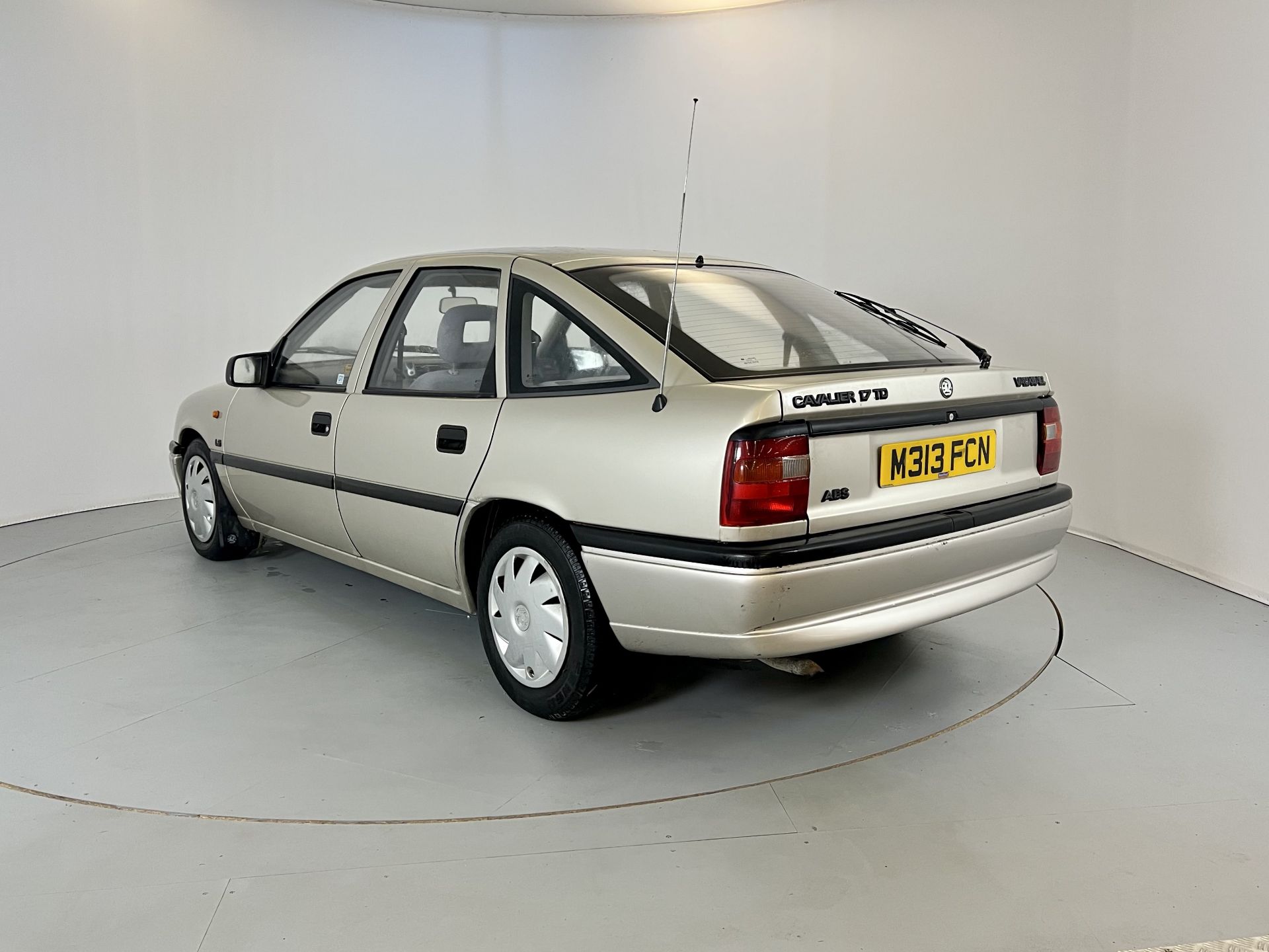 Vauxhall Cavalier - Image 7 of 33